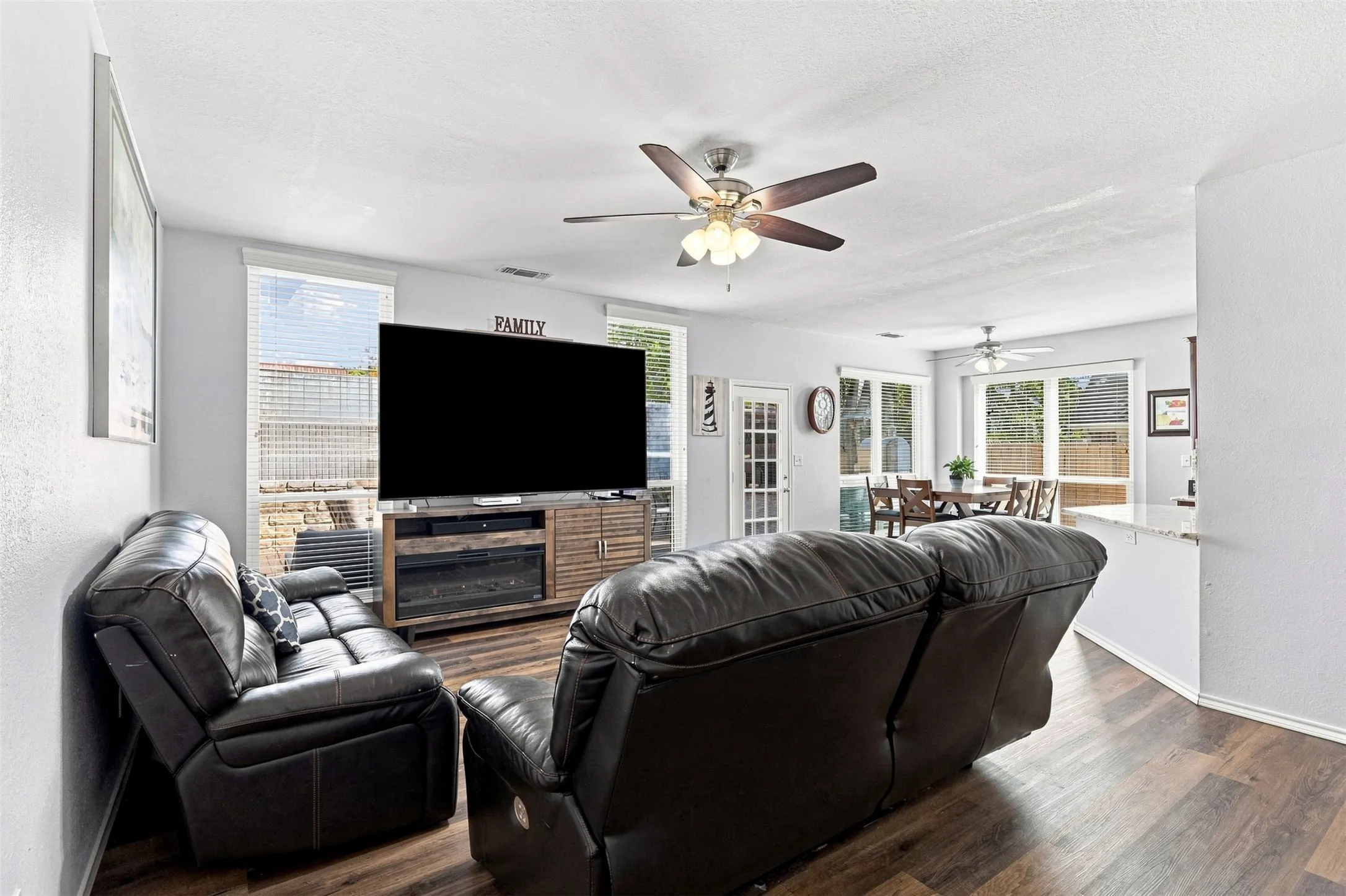 Single Family Residence For Sale in Collin County , 5108 Feather Crest, Mc Kinney, Texas 75072, 4 Bedroom, 3 Bathroom, 2 Garage spaces, 2,994 Sqft, built in 1992, mls#21385027, Real Estate Agent in Mc Kinney, Homes For Sale in Collin county, Homes For Sale in Mc Kinney, Realtor in Mc Kinney Texas, Real Estate Brokerage Independent Realty Texas, Luminita Cordes Realtor