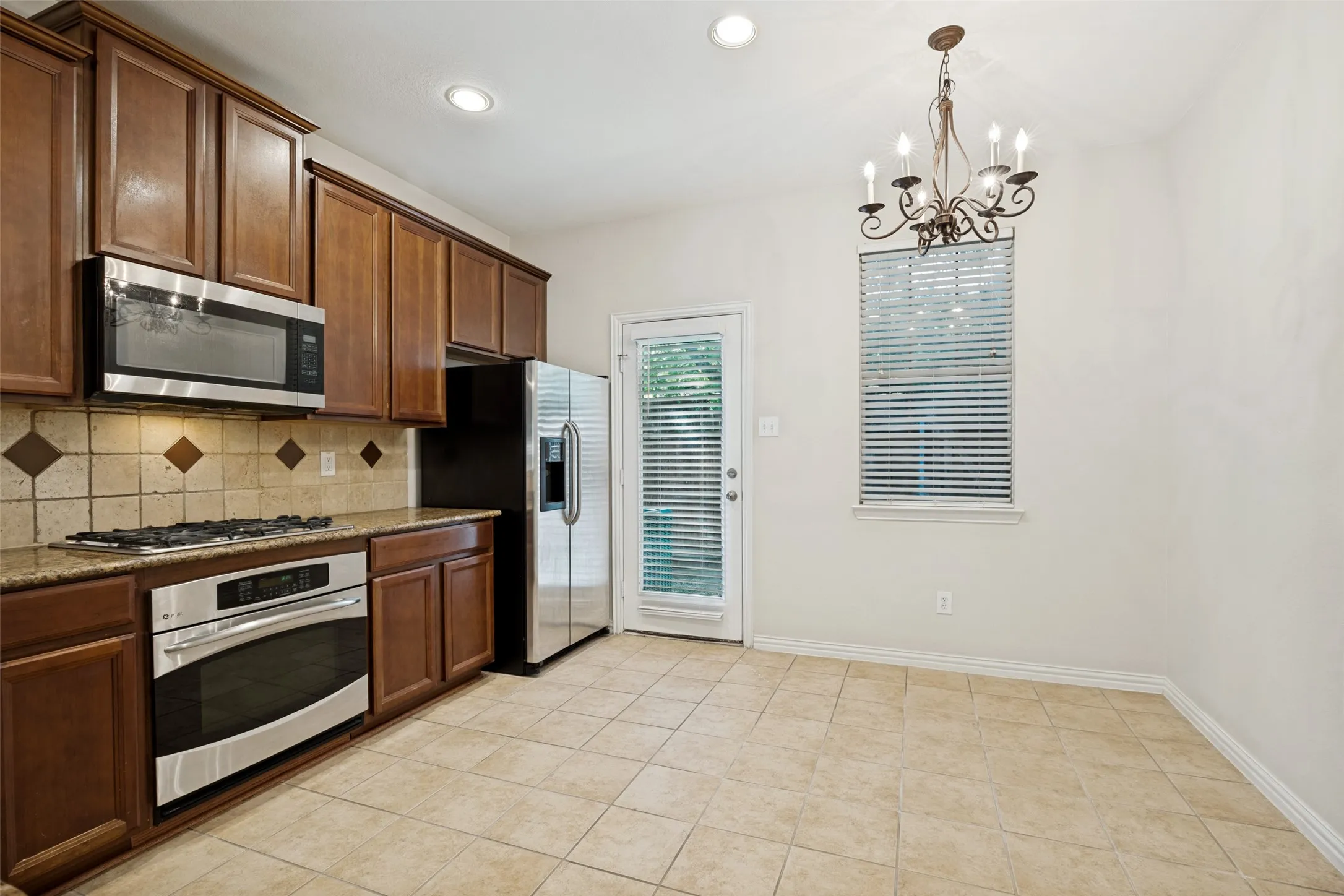 Townhouse For Rent in Collin County , 7925 Hannah Street, Plano, Texas 75025, 4 Bedroom, 4 Bathroom, 2 Garage spaces, 1,948 Sqft, built in 2007, mls#21385823, Real Estate Agent in Plano, Homes For Rent in Collin county, Homes For Rent in Plano, Realtor in Plano Texas, Real Estate Brokerage Independent Realty Texas, Luminita Cordes Realtor
