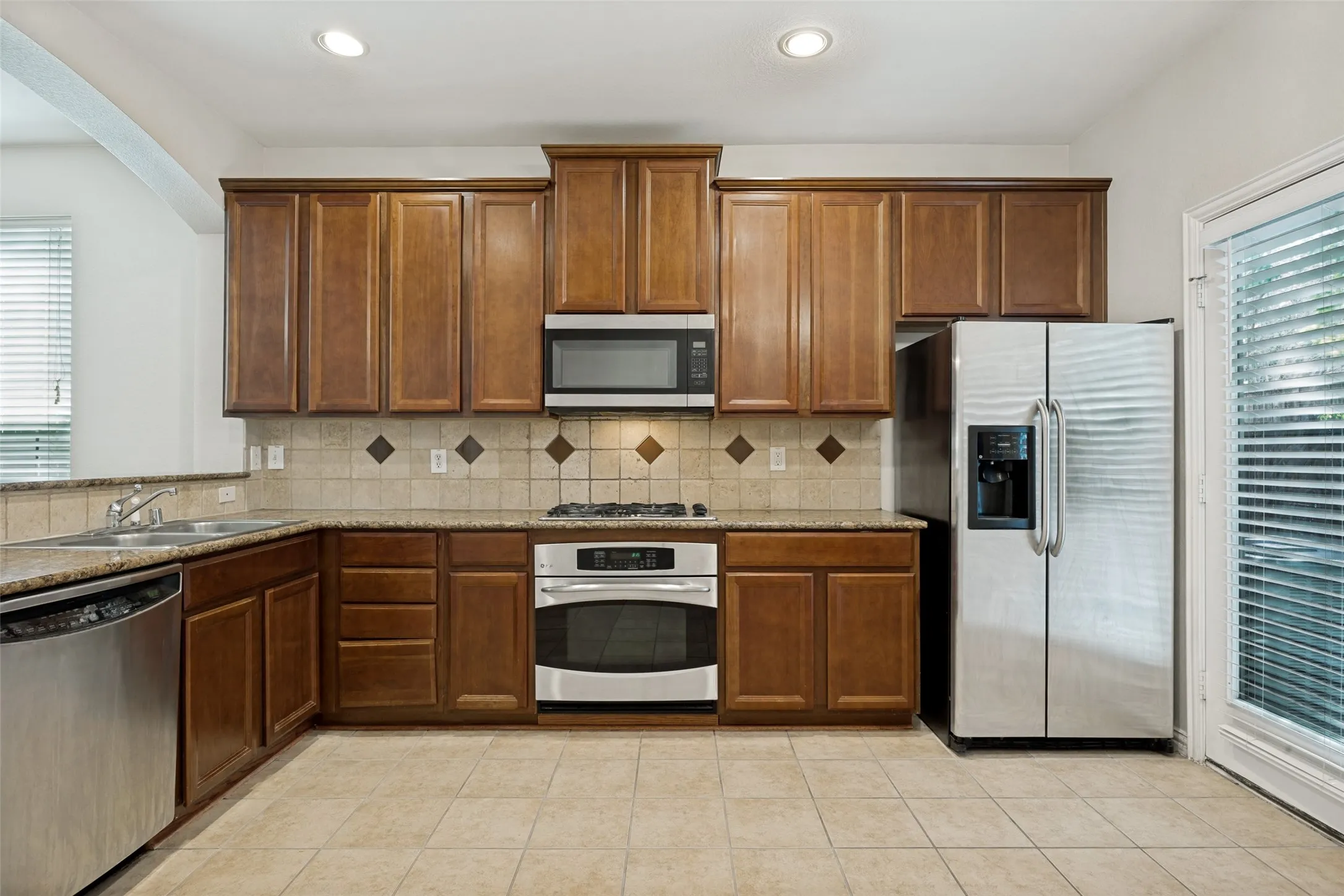 Townhouse For Rent in Collin County , 7925 Hannah Street, Plano, Texas 75025, 4 Bedroom, 4 Bathroom, 2 Garage spaces, 1,948 Sqft, built in 2007, mls#21385823, Real Estate Agent in Plano, Homes For Rent in Collin county, Homes For Rent in Plano, Realtor in Plano Texas, Real Estate Brokerage Independent Realty Texas, Luminita Cordes Realtor