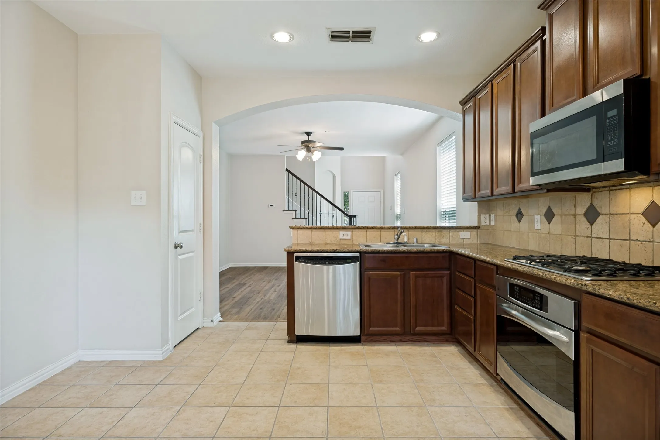 Townhouse For Rent in Collin County , 7925 Hannah Street, Plano, Texas 75025, 4 Bedroom, 4 Bathroom, 2 Garage spaces, 1,948 Sqft, built in 2007, mls#21385823, Real Estate Agent in Plano, Homes For Rent in Collin county, Homes For Rent in Plano, Realtor in Plano Texas, Real Estate Brokerage Independent Realty Texas, Luminita Cordes Realtor