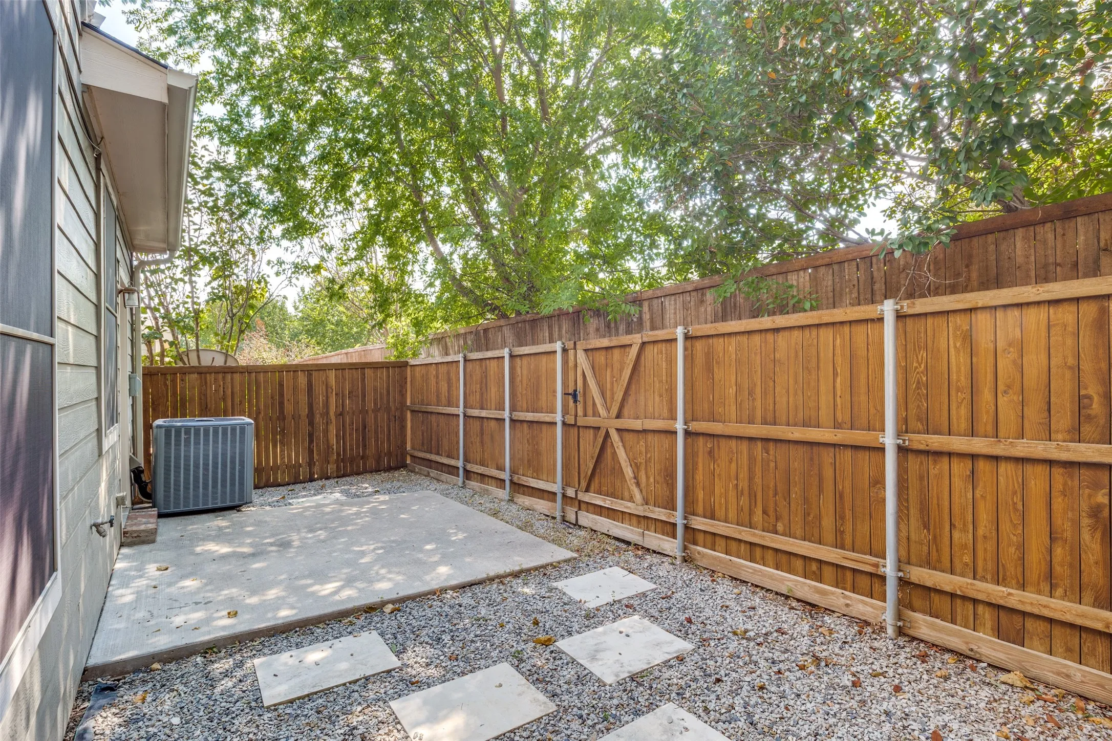 Townhouse For Rent in Collin County , 7925 Hannah Street, Plano, Texas 75025, 4 Bedroom, 4 Bathroom, 2 Garage spaces, 1,948 Sqft, built in 2007, mls#21385823, Real Estate Agent in Plano, Homes For Rent in Collin county, Homes For Rent in Plano, Realtor in Plano Texas, Real Estate Brokerage Independent Realty Texas, Luminita Cordes Realtor