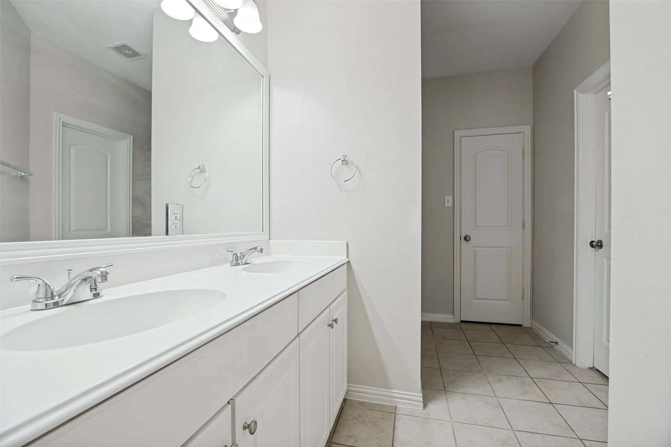 Townhouse For Rent in Collin County , 7925 Hannah Street, Plano, Texas 75025, 4 Bedroom, 4 Bathroom, 2 Garage spaces, 1,948 Sqft, built in 2007, mls#21385823, Real Estate Agent in Plano, Homes For Rent in Collin county, Homes For Rent in Plano, Realtor in Plano Texas, Real Estate Brokerage Independent Realty Texas, Luminita Cordes Realtor