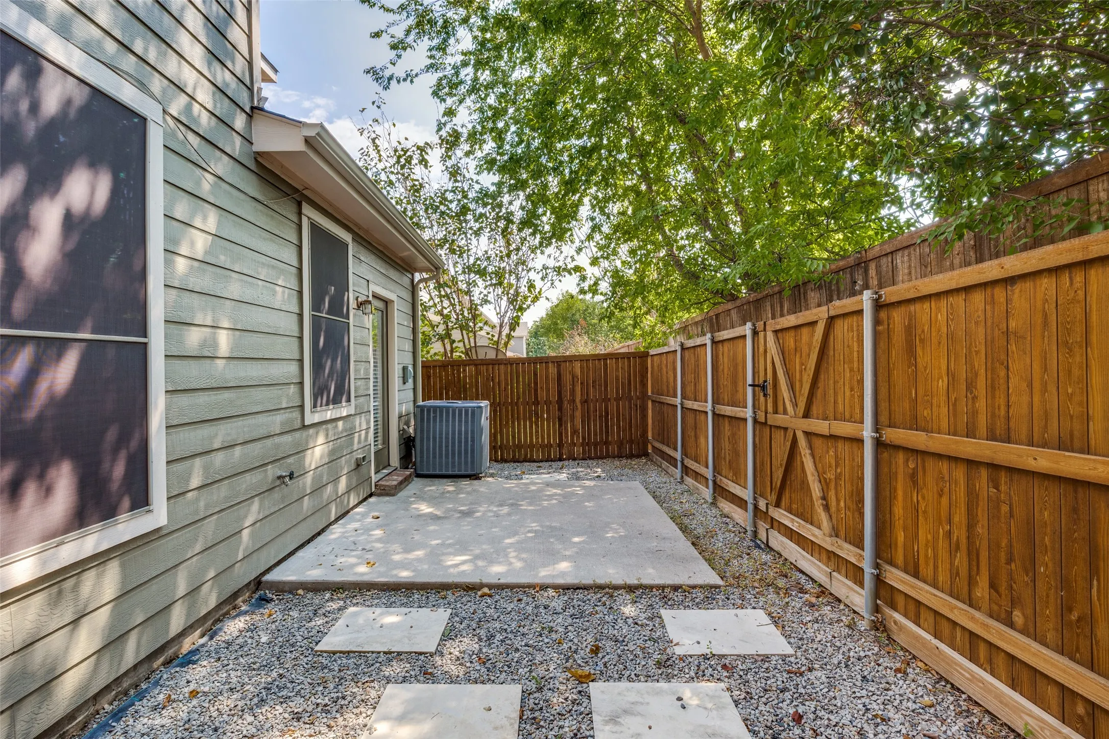 Townhouse For Rent in Collin County , 7925 Hannah Street, Plano, Texas 75025, 4 Bedroom, 4 Bathroom, 2 Garage spaces, 1,948 Sqft, built in 2007, mls#21385823, Real Estate Agent in Plano, Homes For Rent in Collin county, Homes For Rent in Plano, Realtor in Plano Texas, Real Estate Brokerage Independent Realty Texas, Luminita Cordes Realtor