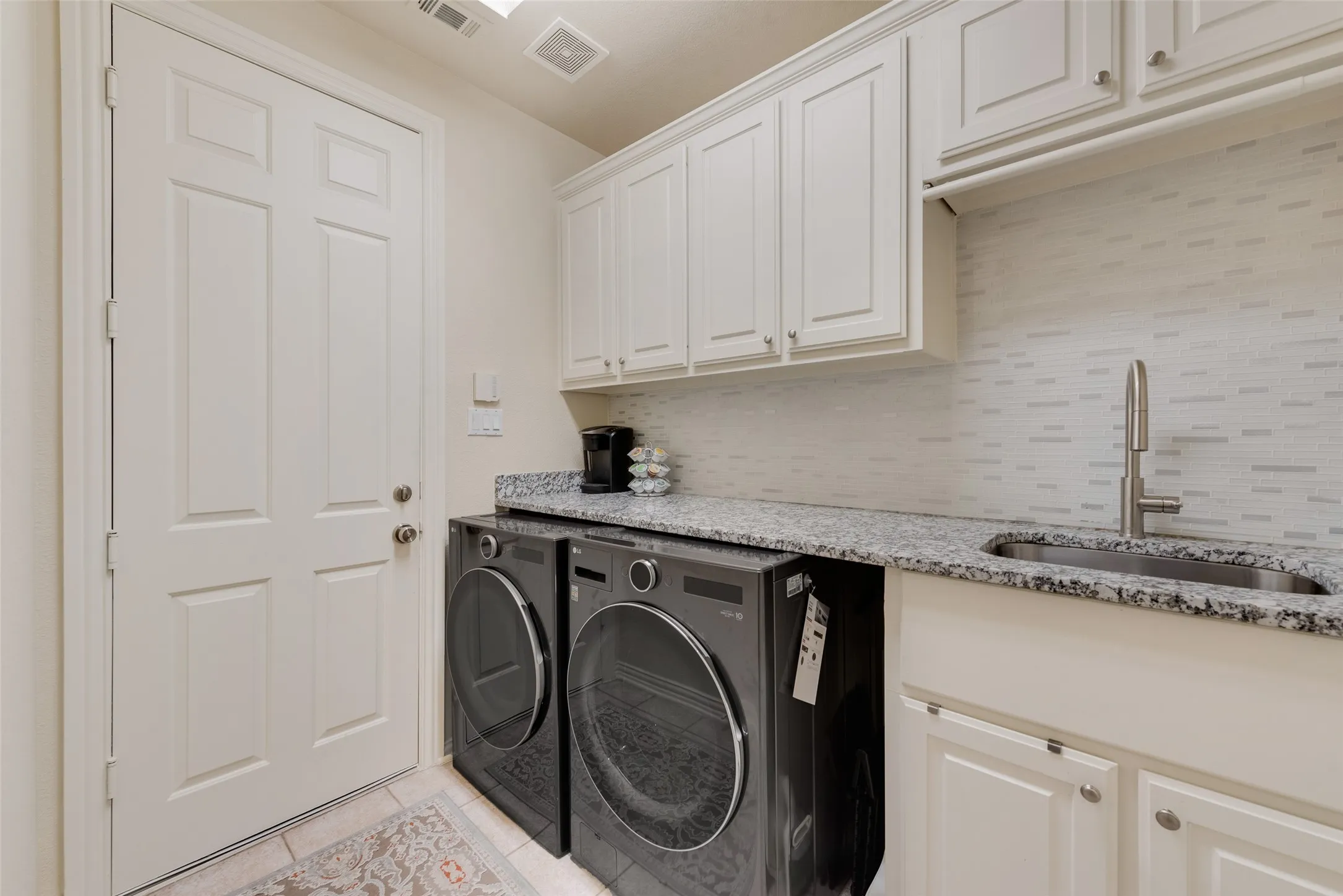 Townhouse For Rent in Dallas County , 4400 Saint Andrews Boulevard, Irving, Texas 75038, 3 Bedroom, 3 Bathroom, 2 Garage spaces, 2,279 Sqft, built in 1999, mls#21369889, Real Estate Agent in Irving, Homes For Rent in Dallas county, Homes For Rent in Irving, Realtor in Irving Texas, Real Estate Brokerage Independent Realty Texas, Luminita Cordes Realtor