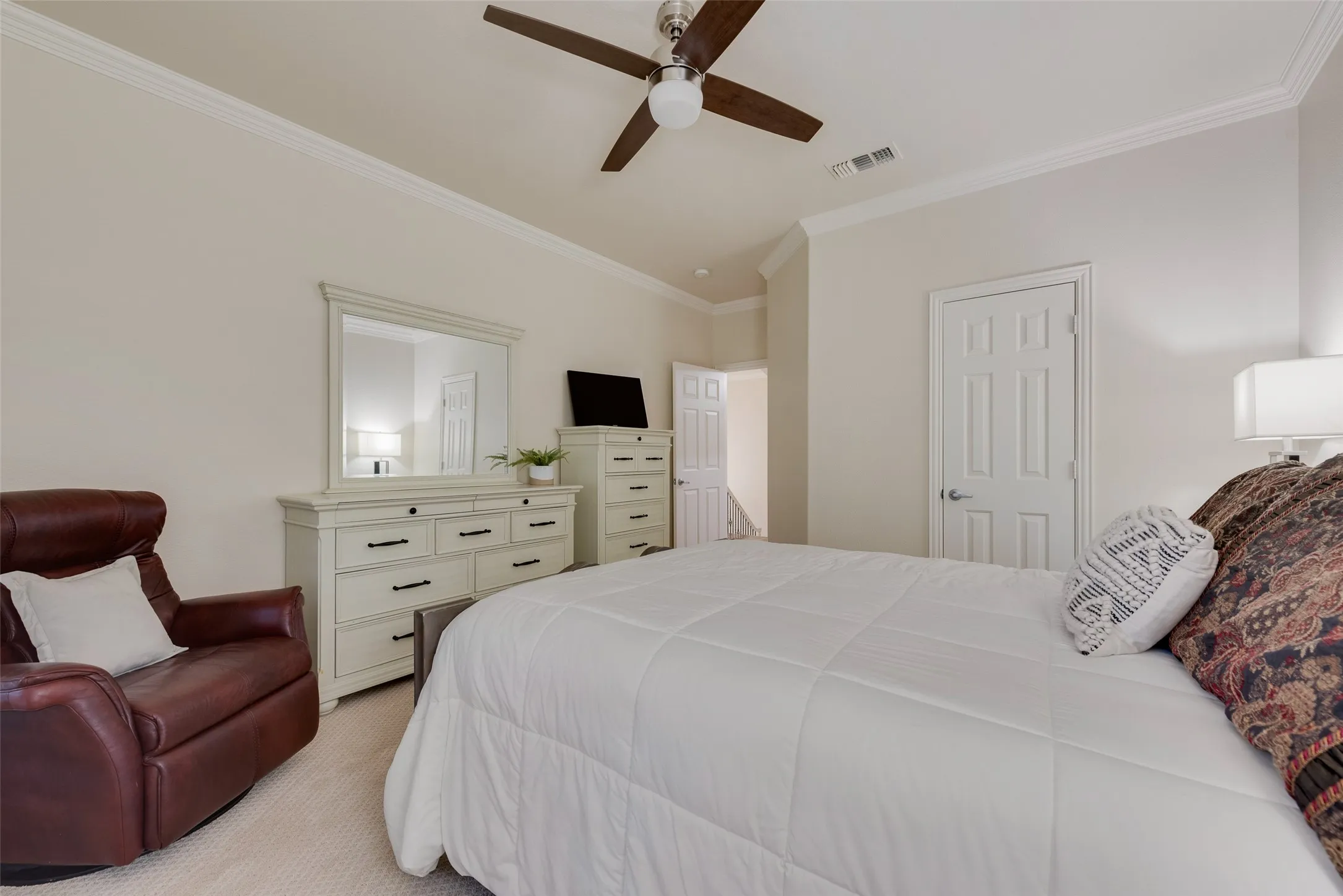 Townhouse For Rent in Dallas County , 4400 Saint Andrews Boulevard, Irving, Texas 75038, 3 Bedroom, 3 Bathroom, 2 Garage spaces, 2,279 Sqft, built in 1999, mls#21369889, Real Estate Agent in Irving, Homes For Rent in Dallas county, Homes For Rent in Irving, Realtor in Irving Texas, Real Estate Brokerage Independent Realty Texas, Luminita Cordes Realtor