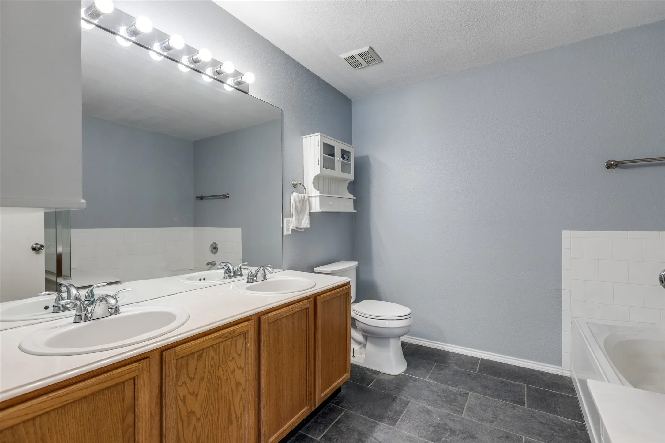 Single Family Residence For Rent in Collin County , 2402 Pheasant Run, Melissa, Texas 75454, 4 Bedroom, 2 Bathroom, 2 Garage spaces, 2,124 Sqft, built in 2003, mls#21381821, Real Estate Agent in Melissa, Homes For Rent in Collin county, Homes For Rent in Melissa, Realtor in Melissa Texas, Real Estate Brokerage Independent Realty Texas, Luminita Cordes Realtor
