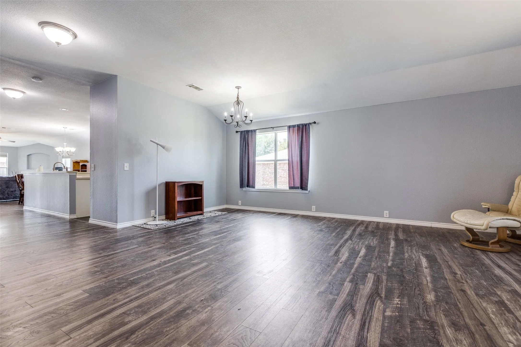 Single Family Residence For Rent in Collin County , 2402 Pheasant Run, Melissa, Texas 75454, 4 Bedroom, 2 Bathroom, 2 Garage spaces, 2,124 Sqft, built in 2003, mls#21381821, Real Estate Agent in Melissa, Homes For Rent in Collin county, Homes For Rent in Melissa, Realtor in Melissa Texas, Real Estate Brokerage Independent Realty Texas, Luminita Cordes Realtor