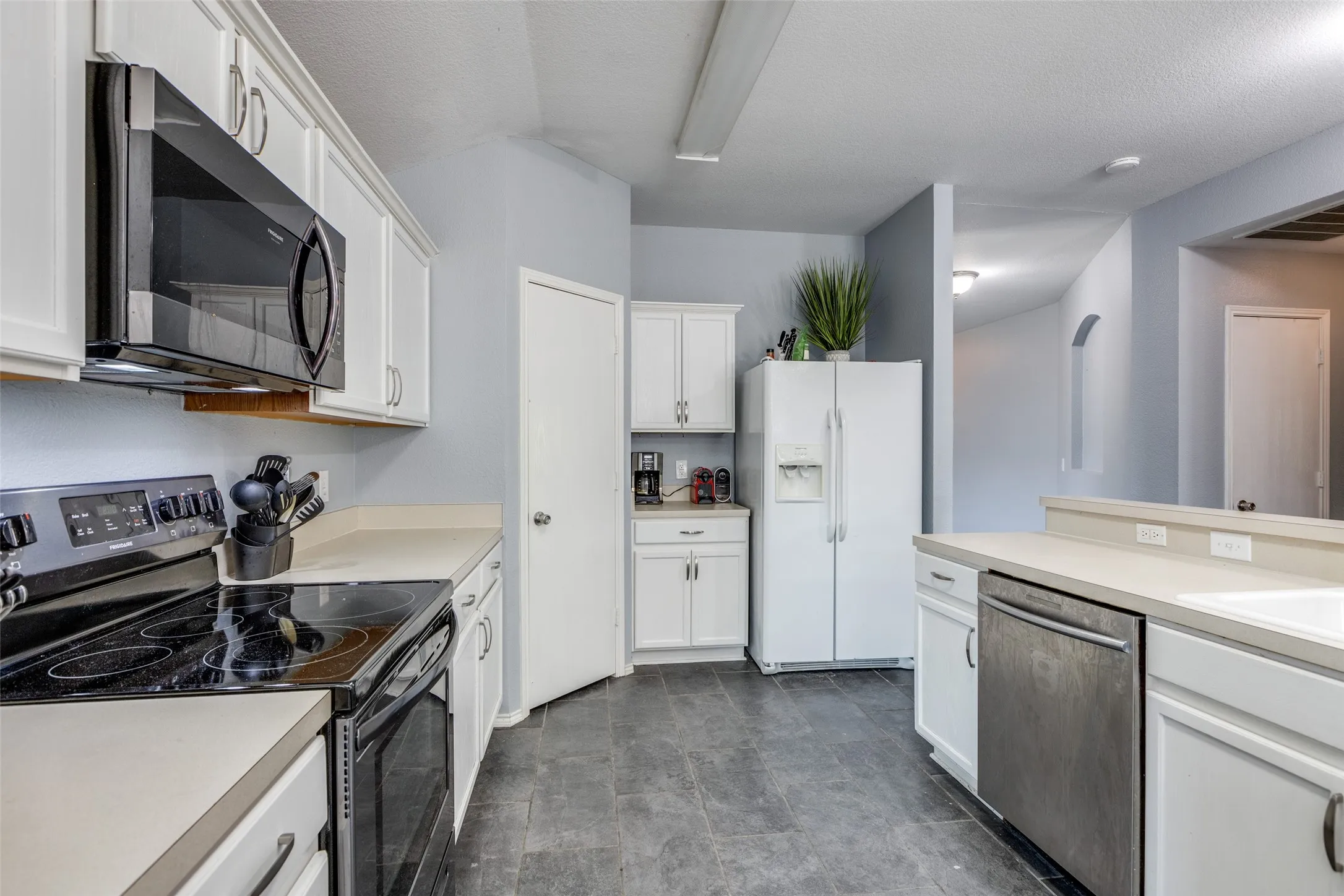 Single Family Residence For Rent in Collin County , 2402 Pheasant Run, Melissa, Texas 75454, 4 Bedroom, 2 Bathroom, 2 Garage spaces, 2,124 Sqft, built in 2003, mls#21381821, Real Estate Agent in Melissa, Homes For Rent in Collin county, Homes For Rent in Melissa, Realtor in Melissa Texas, Real Estate Brokerage Independent Realty Texas, Luminita Cordes Realtor
