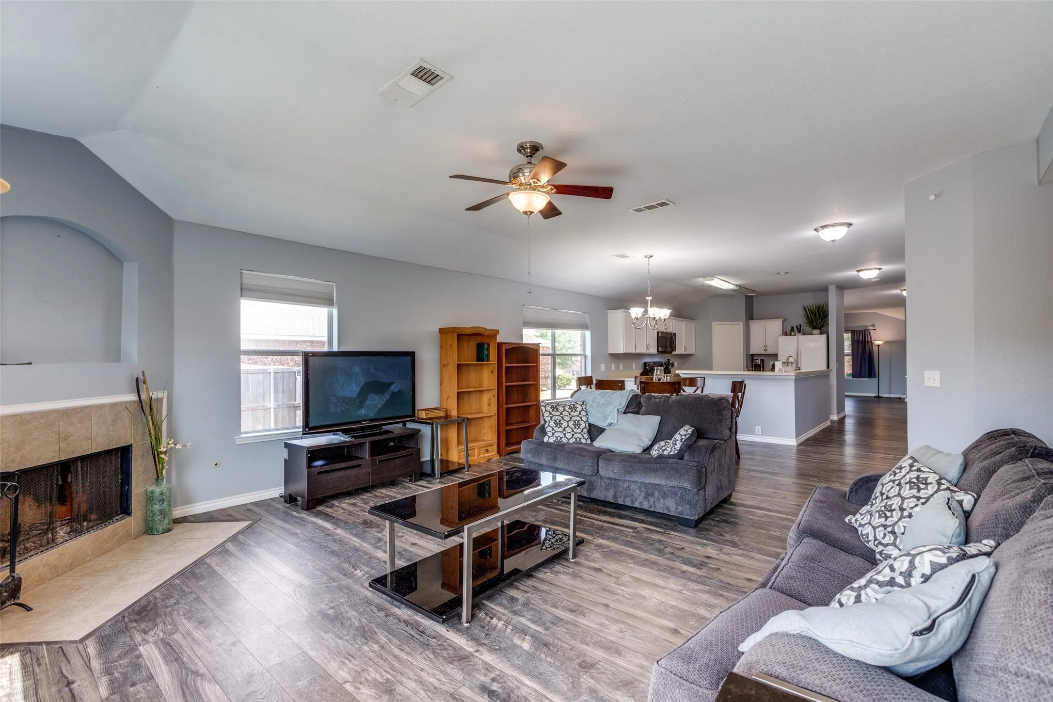 Single Family Residence For Rent in Collin County , 2402 Pheasant Run, Melissa, Texas 75454, 4 Bedroom, 2 Bathroom, 2 Garage spaces, 2,124 Sqft, built in 2003, mls#21381821, Real Estate Agent in Melissa, Homes For Rent in Collin county, Homes For Rent in Melissa, Realtor in Melissa Texas, Real Estate Brokerage Independent Realty Texas, Luminita Cordes Realtor