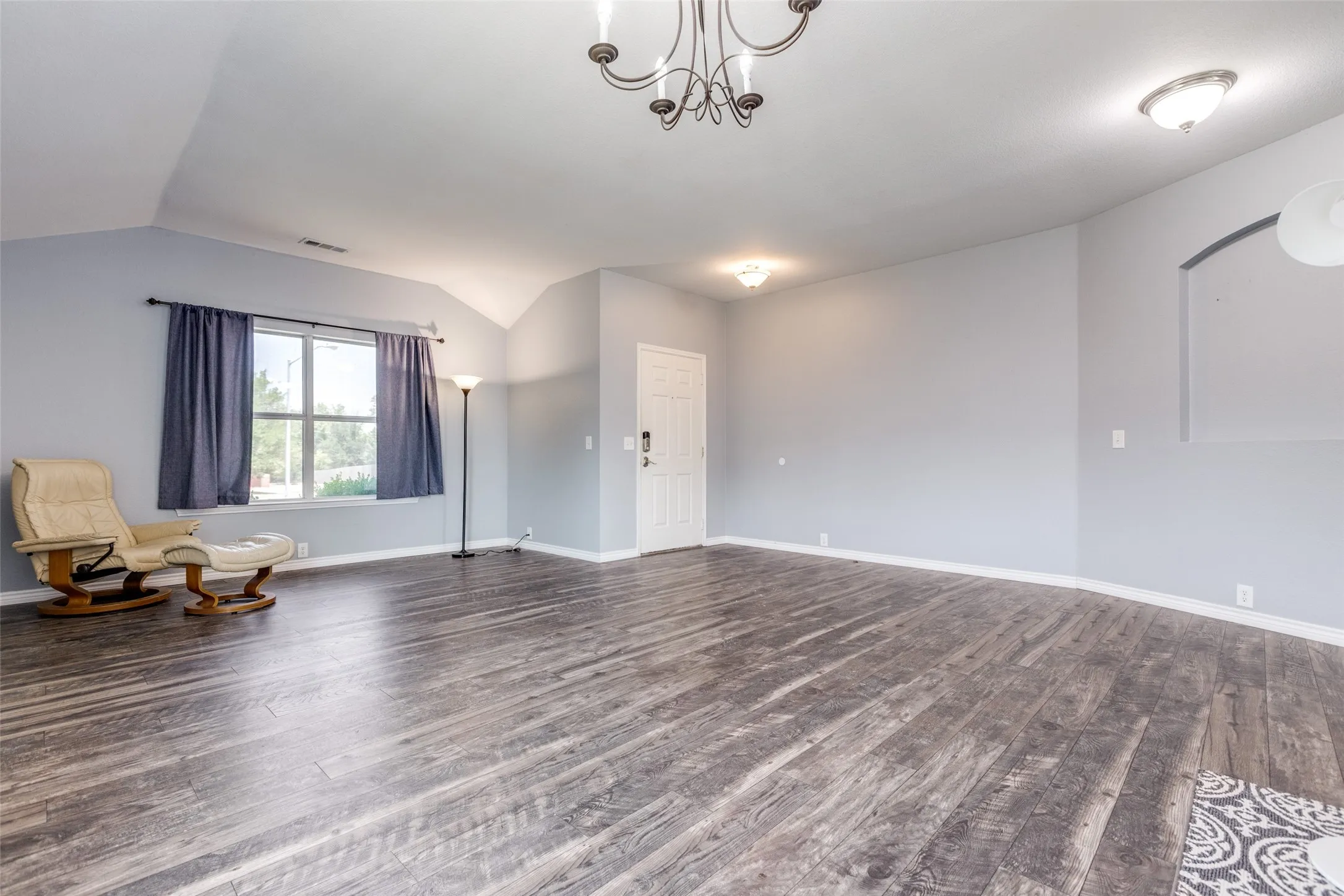 Single Family Residence For Rent in Collin County , 2402 Pheasant Run, Melissa, Texas 75454, 4 Bedroom, 2 Bathroom, 2 Garage spaces, 2,124 Sqft, built in 2003, mls#21381821, Real Estate Agent in Melissa, Homes For Rent in Collin county, Homes For Rent in Melissa, Realtor in Melissa Texas, Real Estate Brokerage Independent Realty Texas, Luminita Cordes Realtor