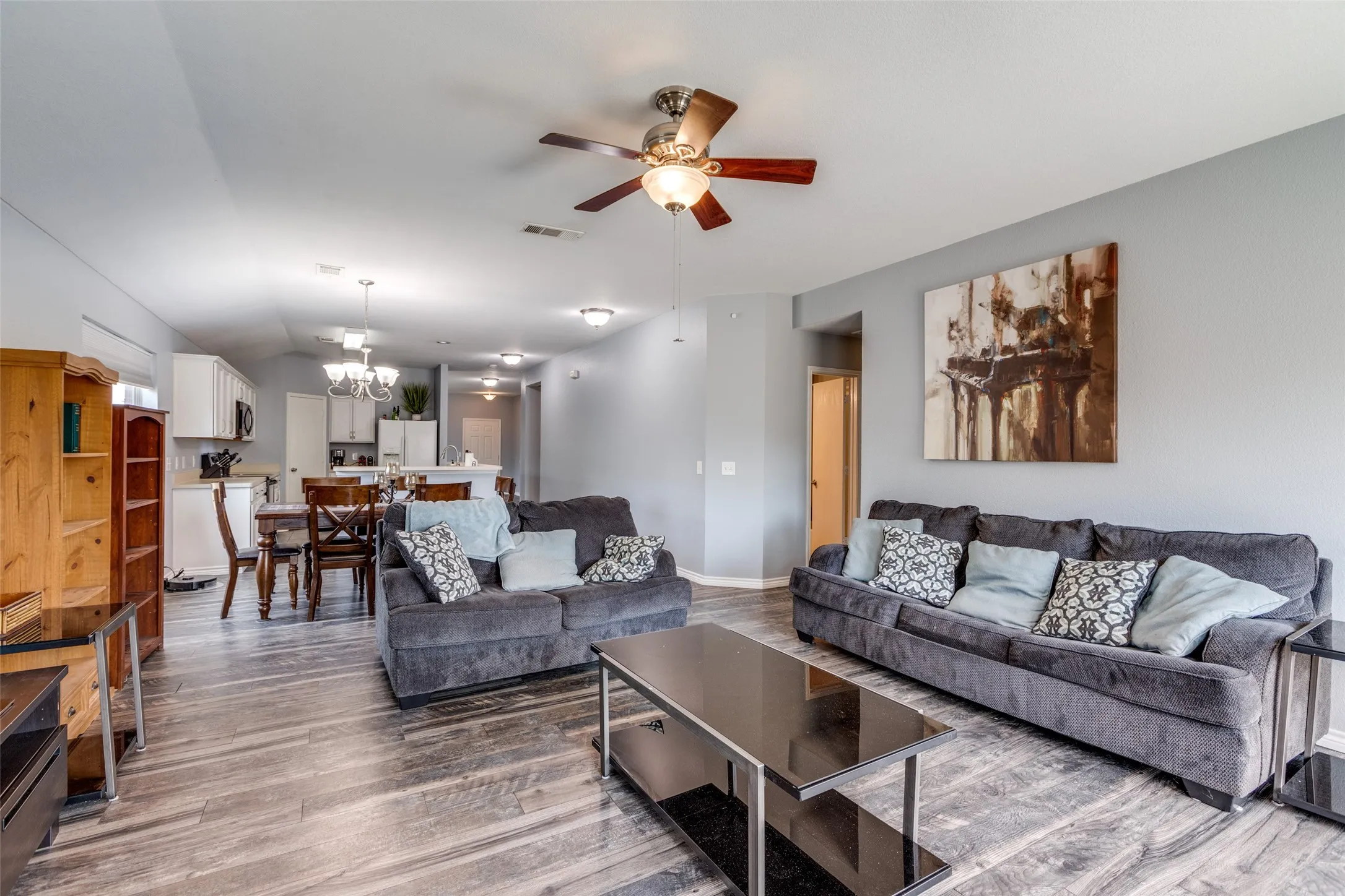 Single Family Residence For Rent in Collin County , 2402 Pheasant Run, Melissa, Texas 75454, 4 Bedroom, 2 Bathroom, 2 Garage spaces, 2,124 Sqft, built in 2003, mls#21381821, Real Estate Agent in Melissa, Homes For Rent in Collin county, Homes For Rent in Melissa, Realtor in Melissa Texas, Real Estate Brokerage Independent Realty Texas, Luminita Cordes Realtor