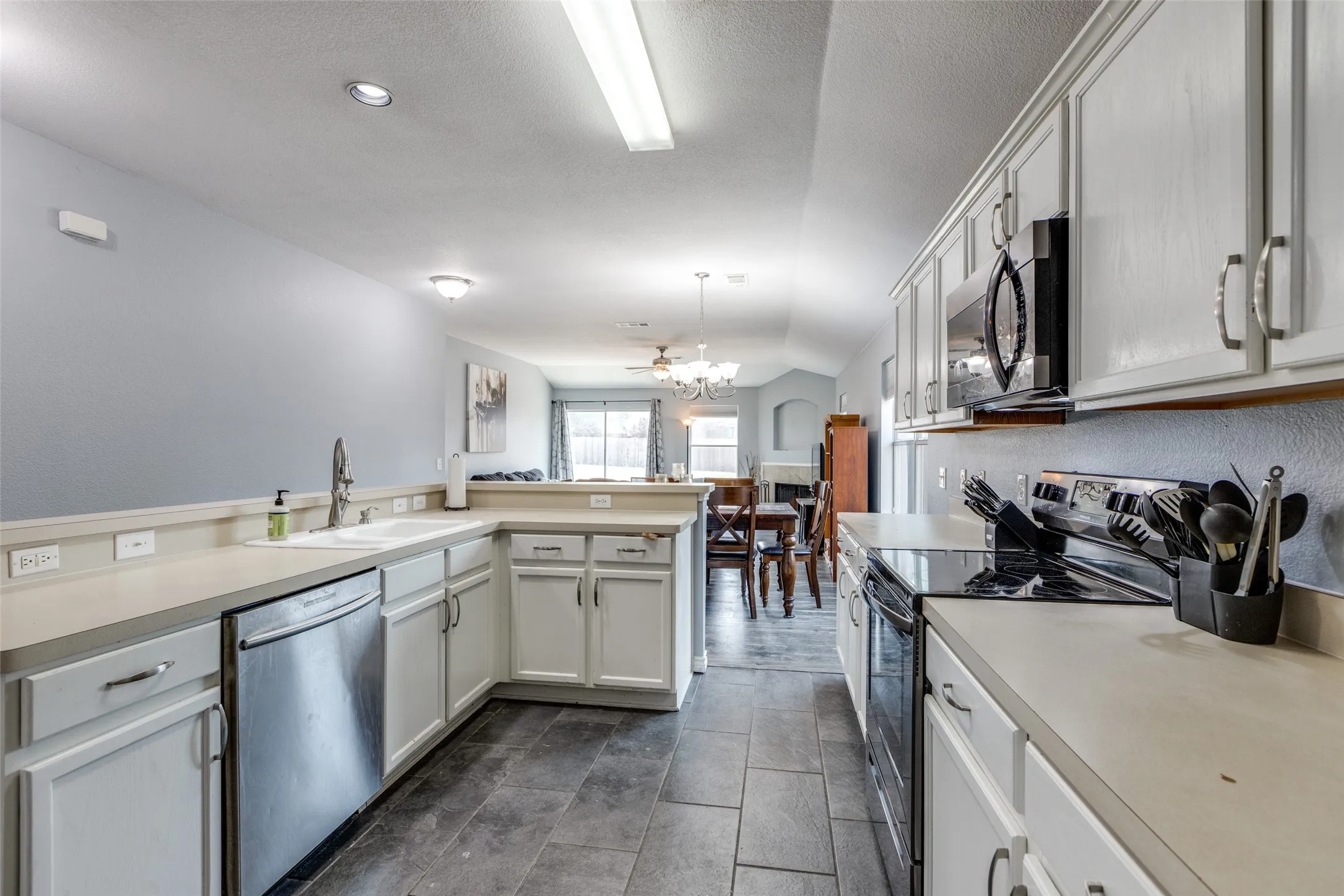 Single Family Residence For Rent in Collin County , 2402 Pheasant Run, Melissa, Texas 75454, 4 Bedroom, 2 Bathroom, 2 Garage spaces, 2,124 Sqft, built in 2003, mls#21381821, Real Estate Agent in Melissa, Homes For Rent in Collin county, Homes For Rent in Melissa, Realtor in Melissa Texas, Real Estate Brokerage Independent Realty Texas, Luminita Cordes Realtor