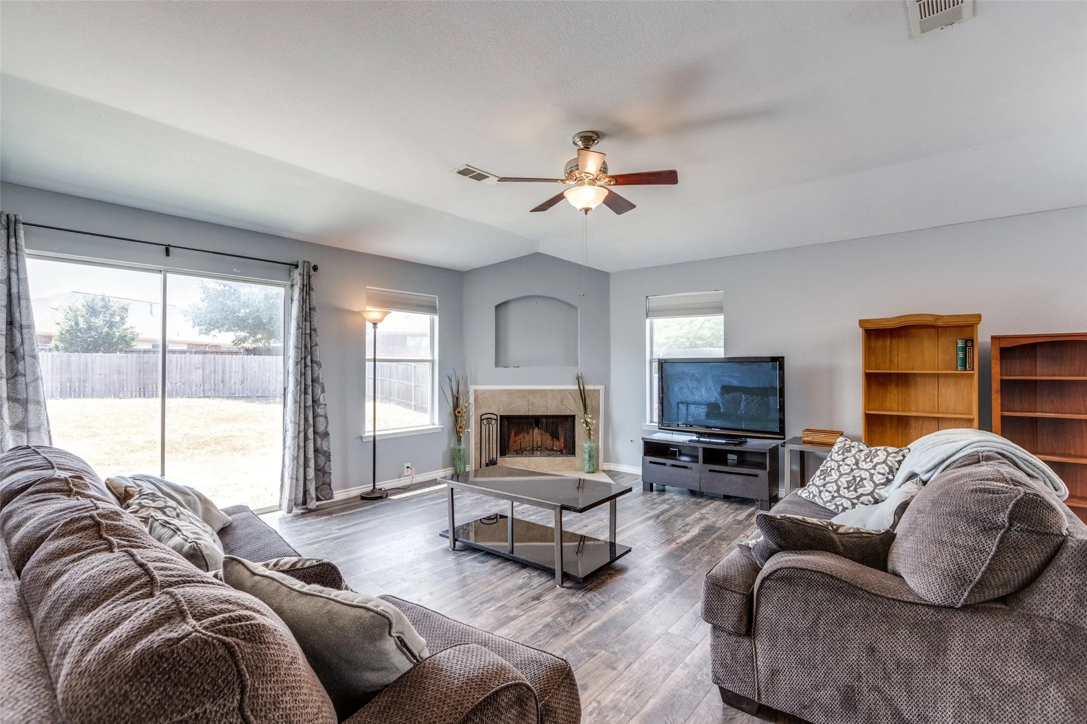 Single Family Residence For Rent in Collin County , 2402 Pheasant Run, Melissa, Texas 75454, 4 Bedroom, 2 Bathroom, 2 Garage spaces, 2,124 Sqft, built in 2003, mls#21381821, Real Estate Agent in Melissa, Homes For Rent in Collin county, Homes For Rent in Melissa, Realtor in Melissa Texas, Real Estate Brokerage Independent Realty Texas, Luminita Cordes Realtor
