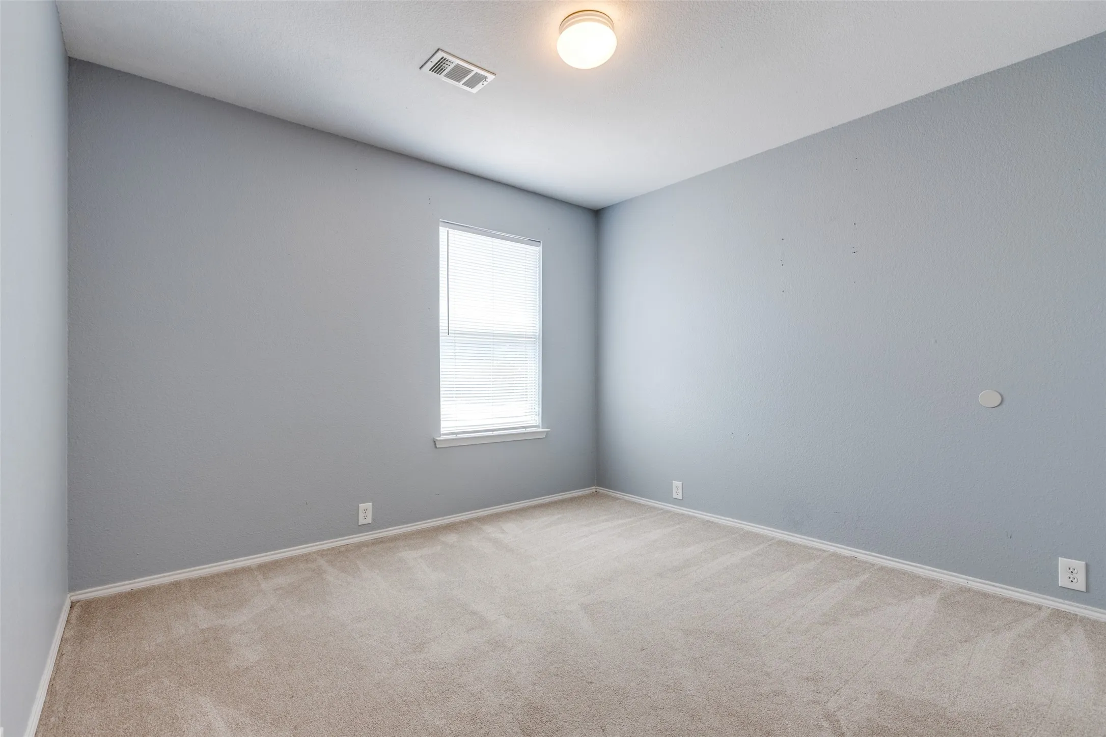 Single Family Residence For Rent in Collin County , 2402 Pheasant Run, Melissa, Texas 75454, 4 Bedroom, 2 Bathroom, 2 Garage spaces, 2,124 Sqft, built in 2003, mls#21381821, Real Estate Agent in Melissa, Homes For Rent in Collin county, Homes For Rent in Melissa, Realtor in Melissa Texas, Real Estate Brokerage Independent Realty Texas, Luminita Cordes Realtor