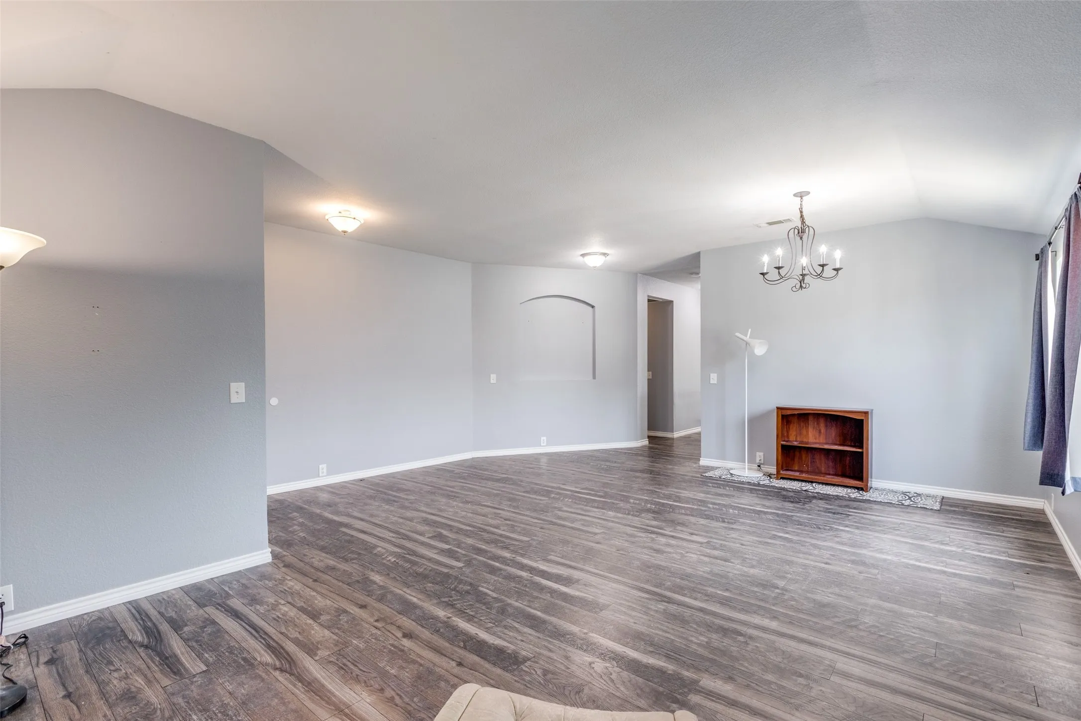 Single Family Residence For Rent in Collin County , 2402 Pheasant Run, Melissa, Texas 75454, 4 Bedroom, 2 Bathroom, 2 Garage spaces, 2,124 Sqft, built in 2003, mls#21381821, Real Estate Agent in Melissa, Homes For Rent in Collin county, Homes For Rent in Melissa, Realtor in Melissa Texas, Real Estate Brokerage Independent Realty Texas, Luminita Cordes Realtor