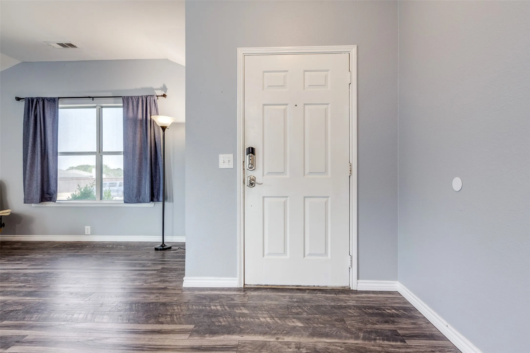 Single Family Residence For Rent in Collin County , 2402 Pheasant Run, Melissa, Texas 75454, 4 Bedroom, 2 Bathroom, 2 Garage spaces, 2,124 Sqft, built in 2003, mls#21381821, Real Estate Agent in Melissa, Homes For Rent in Collin county, Homes For Rent in Melissa, Realtor in Melissa Texas, Real Estate Brokerage Independent Realty Texas, Luminita Cordes Realtor