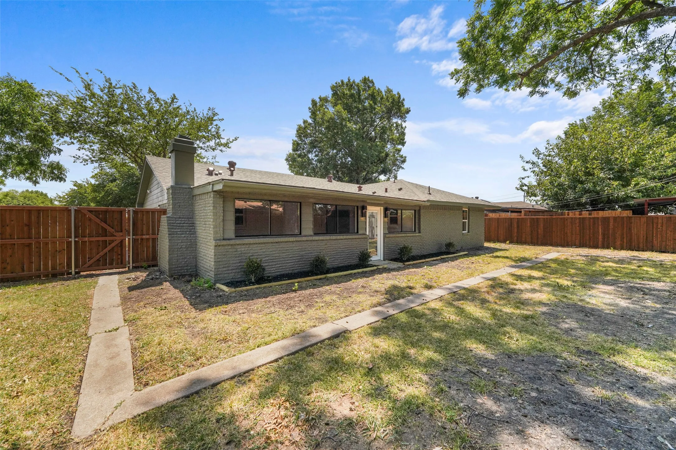 Single Family Residence For Sale in Dallas County , 2122 Lemart Street, Grand Prairie, Texas 75051, 4 Bedroom, 2 Bathroom, 2 Garage spaces, 1,701 Sqft, built in 1964, mls#21385822, Real Estate Agent in Grand Prairie, Homes For Sale in Dallas county, Homes For Sale in Grand Prairie, Realtor in Grand Prairie Texas, Real Estate Brokerage Independent Realty Texas, Luminita Cordes Realtor