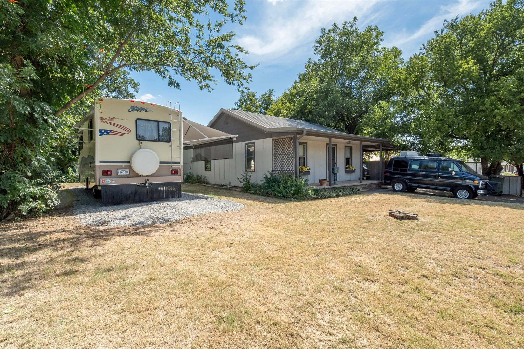 Single Family Residence For Sale in Wichita County , 1225 34th Street, Wichita Falls, Texas 76302, 2 Bedroom, 1 Bathroom, Garage spaces, 1,144 Sqft, built in 1951, mls#21385744, Real Estate Agent in Wichita Falls, Homes For Sale in Wichita county, Homes For Sale in Wichita Falls, Realtor in Wichita Falls Texas, Real Estate Brokerage Independent Realty Texas, Luminita Cordes Realtor