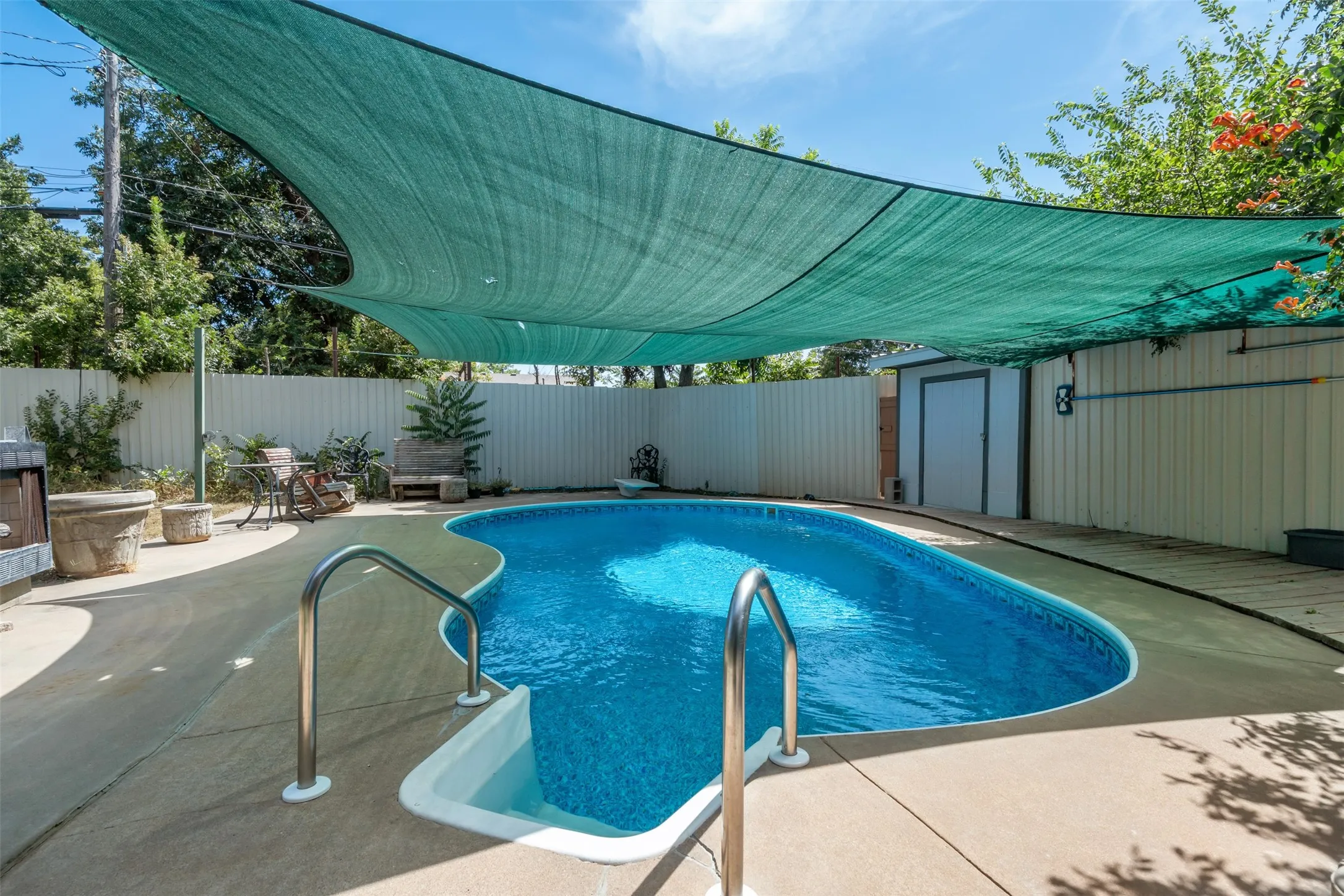 Single Family Residence For Sale in Wichita County , 1225 34th Street, Wichita Falls, Texas 76302, 2 Bedroom, 1 Bathroom, Garage spaces, 1,144 Sqft, built in 1951, mls#21385744, Real Estate Agent in Wichita Falls, Homes For Sale in Wichita county, Homes For Sale in Wichita Falls, Realtor in Wichita Falls Texas, Real Estate Brokerage Independent Realty Texas, Luminita Cordes Realtor