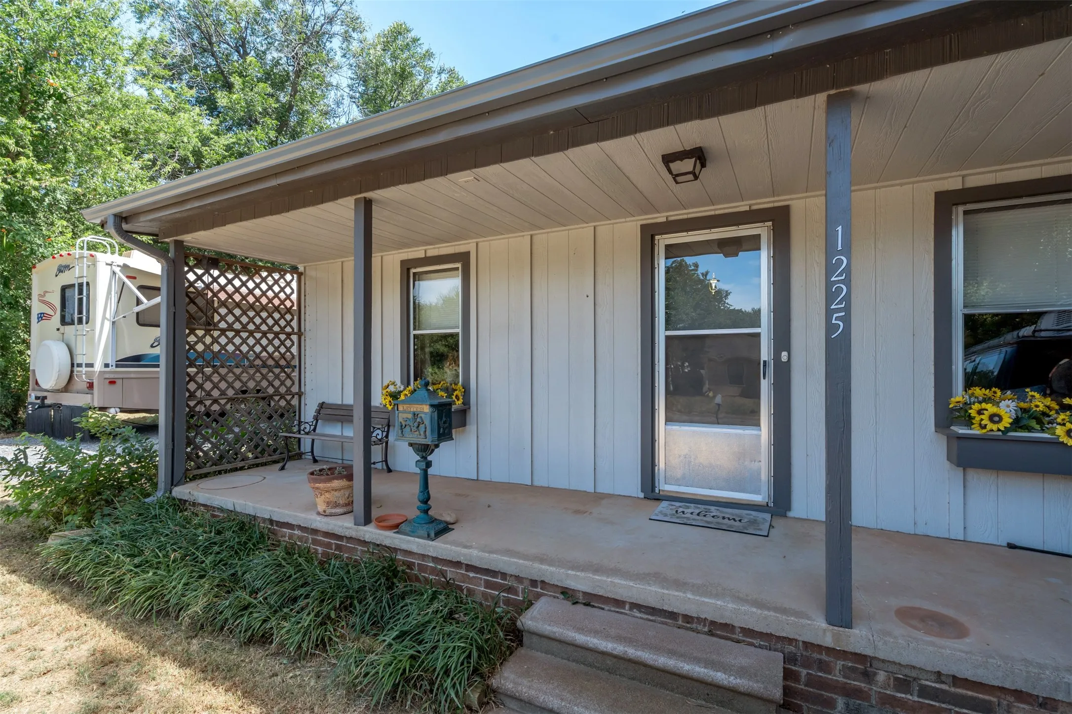 Single Family Residence For Sale in Wichita County , 1225 34th Street, Wichita Falls, Texas 76302, 2 Bedroom, 1 Bathroom, Garage spaces, 1,144 Sqft, built in 1951, mls#21385744, Real Estate Agent in Wichita Falls, Homes For Sale in Wichita county, Homes For Sale in Wichita Falls, Realtor in Wichita Falls Texas, Real Estate Brokerage Independent Realty Texas, Luminita Cordes Realtor
