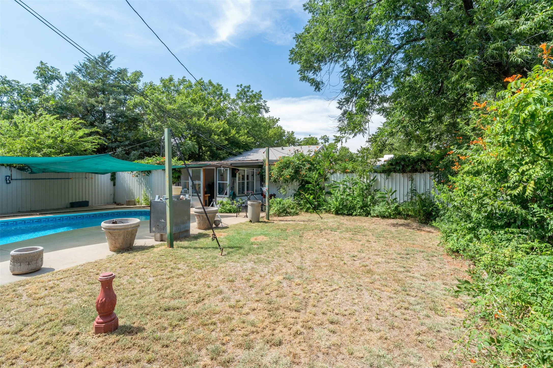 Single Family Residence For Sale in Wichita County , 1225 34th Street, Wichita Falls, Texas 76302, 2 Bedroom, 1 Bathroom, Garage spaces, 1,144 Sqft, built in 1951, mls#21385744, Real Estate Agent in Wichita Falls, Homes For Sale in Wichita county, Homes For Sale in Wichita Falls, Realtor in Wichita Falls Texas, Real Estate Brokerage Independent Realty Texas, Luminita Cordes Realtor