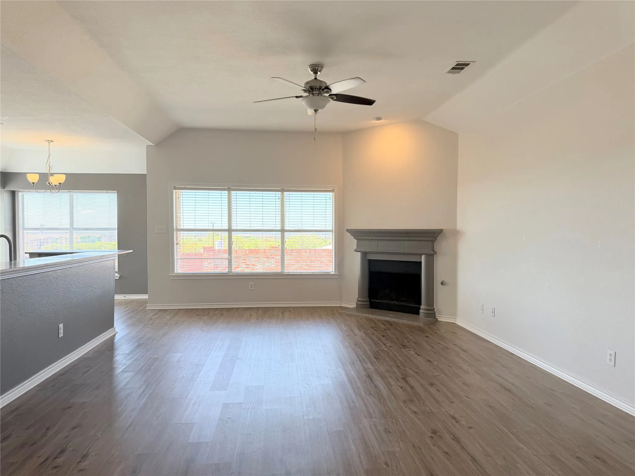 Single Family Residence For Rent in Collin County , 2821 Saddlebred Trail, Celina, Texas 75009, 3 Bedroom, 2 Bathroom, 2 Garage spaces, 1,757 Sqft, built in 2006, mls#21385220, Real Estate Agent in Celina, Homes For Rent in Collin county, Homes For Rent in Celina, Realtor in Celina Texas, Real Estate Brokerage Independent Realty Texas, Luminita Cordes Realtor