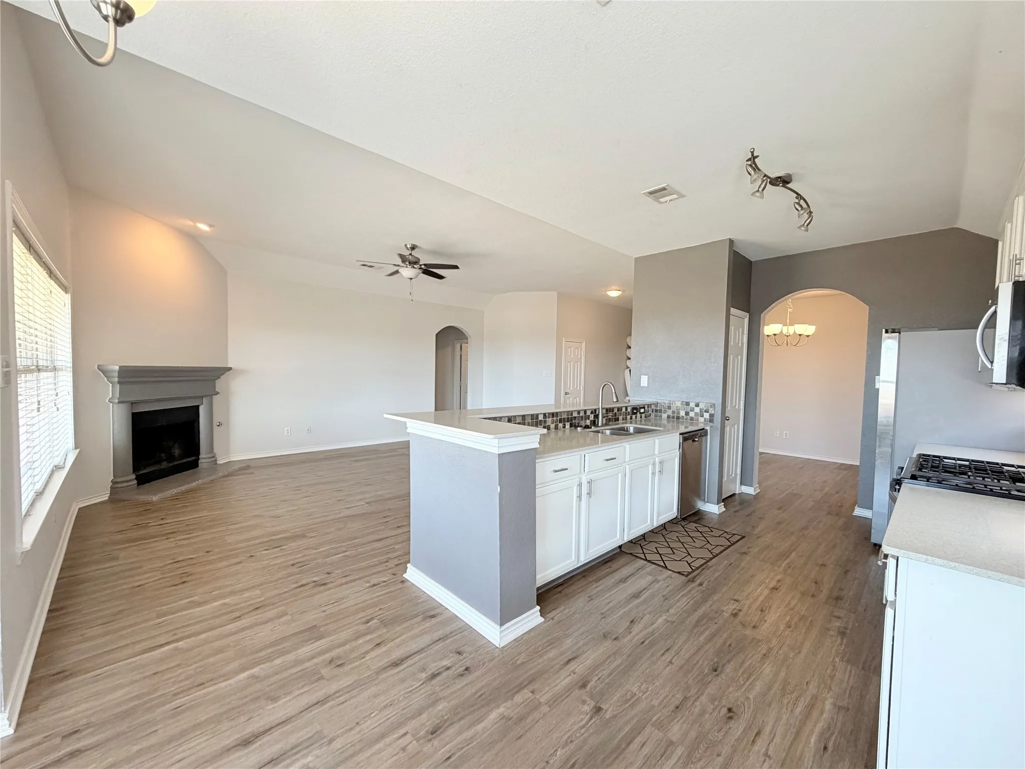 Single Family Residence For Rent in Collin County , 2821 Saddlebred Trail, Celina, Texas 75009, 3 Bedroom, 2 Bathroom, 2 Garage spaces, 1,757 Sqft, built in 2006, mls#21385220, Real Estate Agent in Celina, Homes For Rent in Collin county, Homes For Rent in Celina, Realtor in Celina Texas, Real Estate Brokerage Independent Realty Texas, Luminita Cordes Realtor