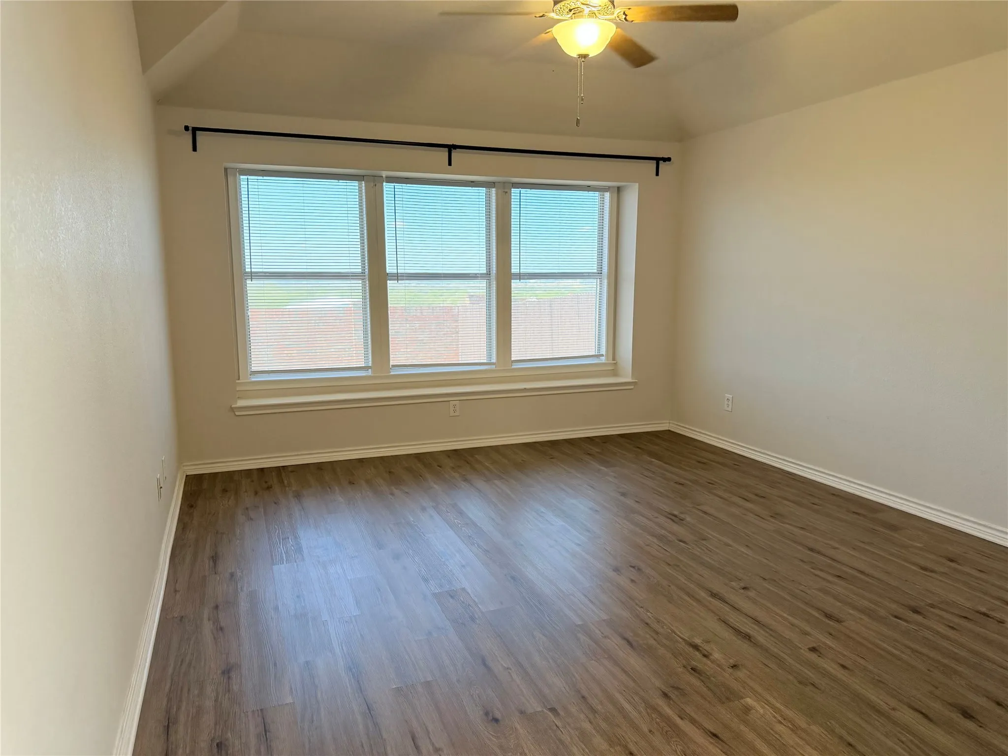 Single Family Residence For Rent in Collin County , 2821 Saddlebred Trail, Celina, Texas 75009, 3 Bedroom, 2 Bathroom, 2 Garage spaces, 1,757 Sqft, built in 2006, mls#21385220, Real Estate Agent in Celina, Homes For Rent in Collin county, Homes For Rent in Celina, Realtor in Celina Texas, Real Estate Brokerage Independent Realty Texas, Luminita Cordes Realtor