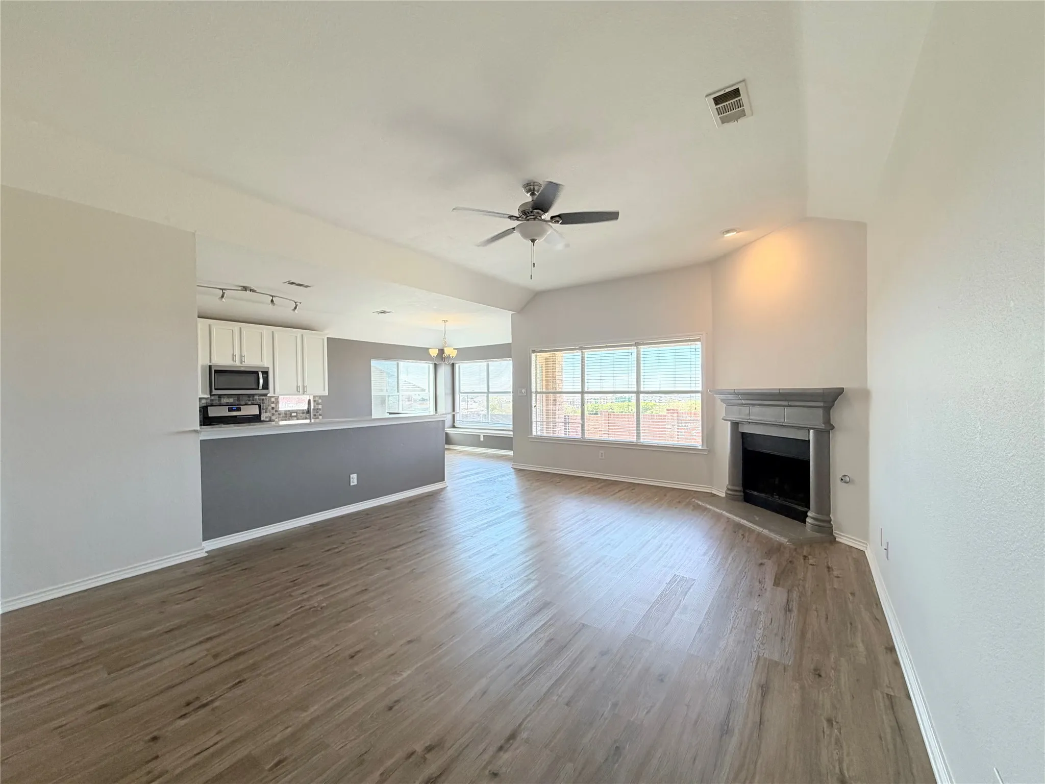 Single Family Residence For Rent in Collin County , 2821 Saddlebred Trail, Celina, Texas 75009, 3 Bedroom, 2 Bathroom, 2 Garage spaces, 1,757 Sqft, built in 2006, mls#21385220, Real Estate Agent in Celina, Homes For Rent in Collin county, Homes For Rent in Celina, Realtor in Celina Texas, Real Estate Brokerage Independent Realty Texas, Luminita Cordes Realtor