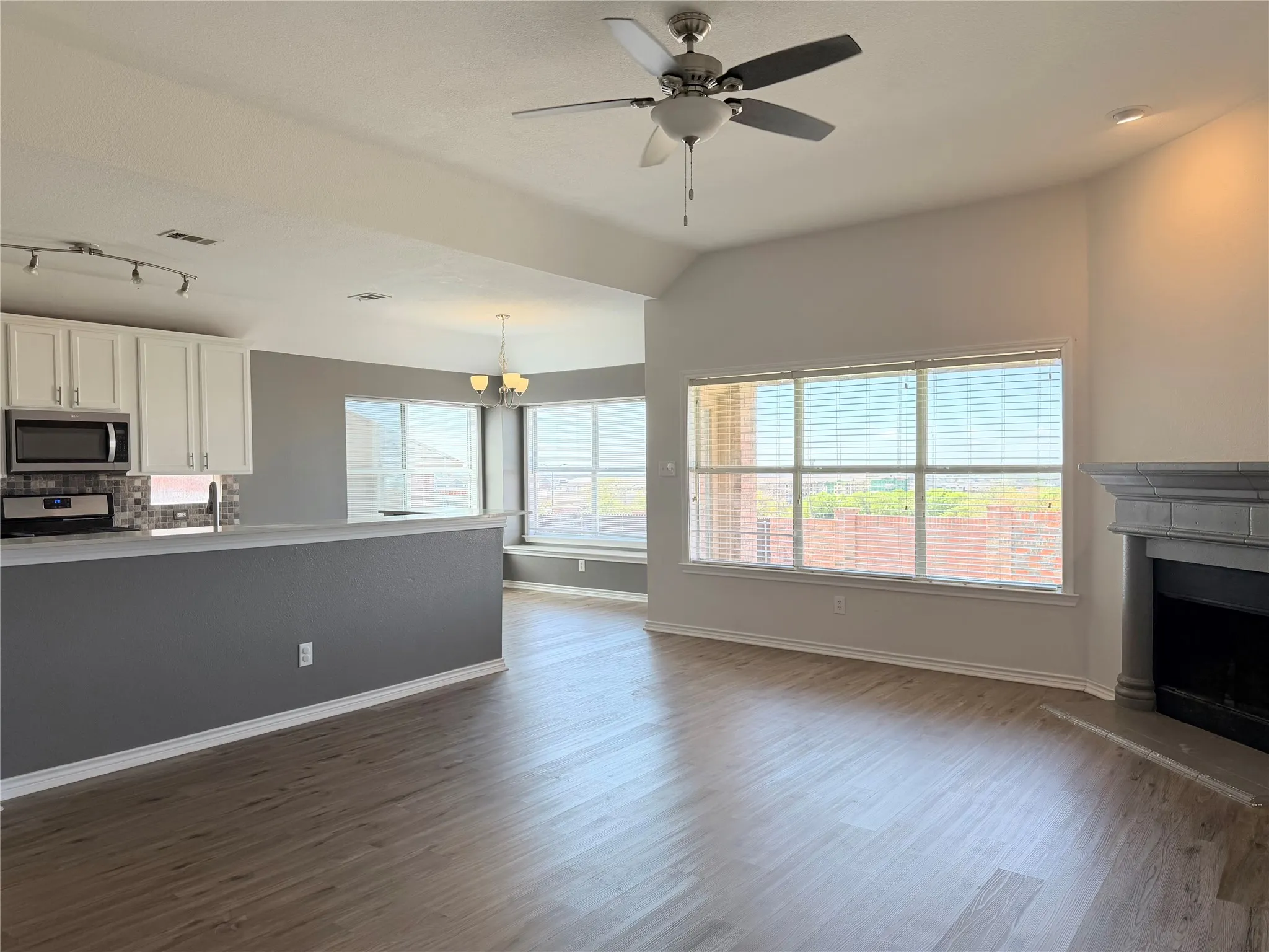 Single Family Residence For Rent in Collin County , 2821 Saddlebred Trail, Celina, Texas 75009, 3 Bedroom, 2 Bathroom, 2 Garage spaces, 1,757 Sqft, built in 2006, mls#21385220, Real Estate Agent in Celina, Homes For Rent in Collin county, Homes For Rent in Celina, Realtor in Celina Texas, Real Estate Brokerage Independent Realty Texas, Luminita Cordes Realtor
