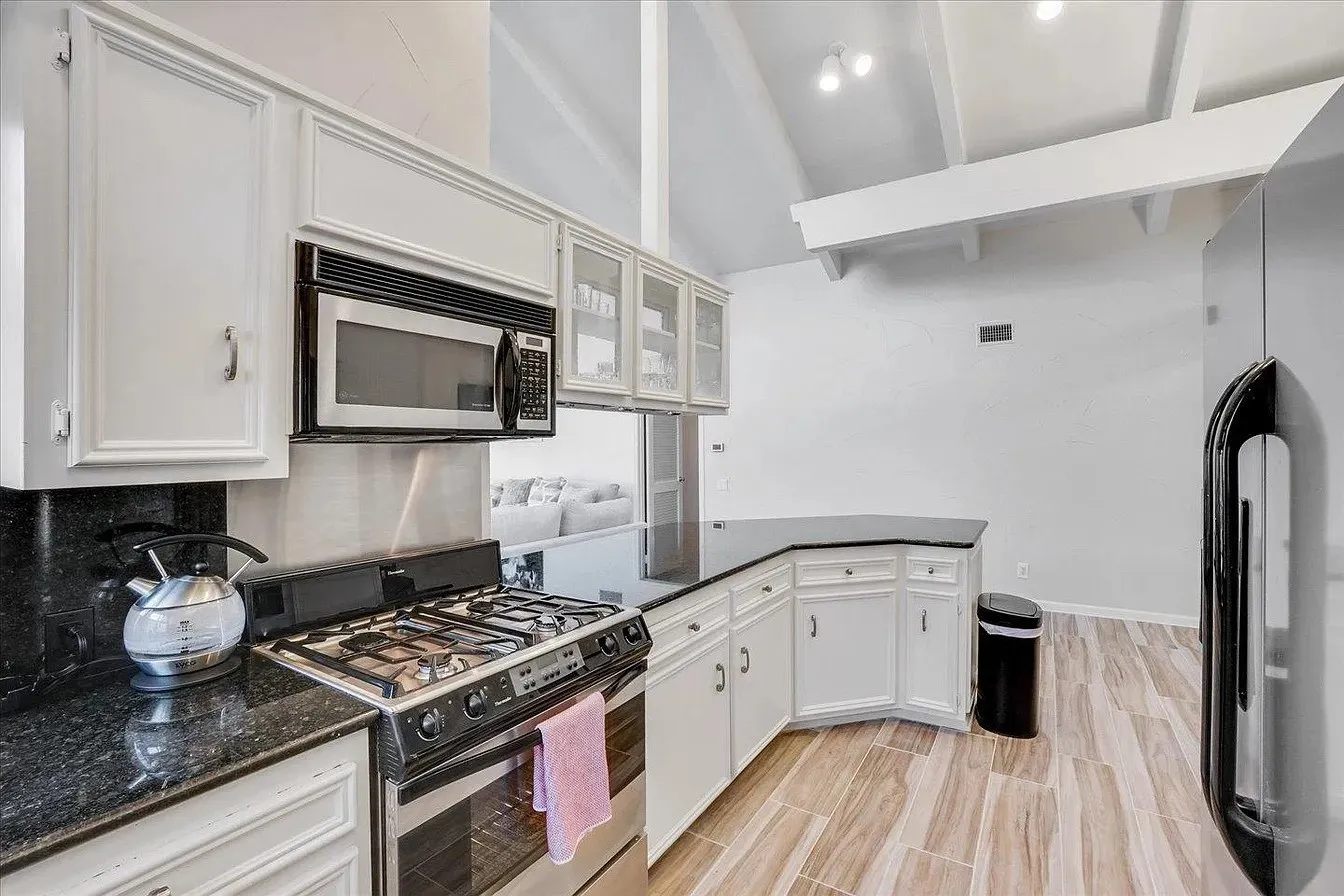 Single Family Residence For Rent in Dallas County , 612 W Northgate Drive, Irving, Texas 75062, 4 Bedroom, 3 Bathroom, 2 Garage spaces, 2,333 Sqft, built in 1970, mls#21384067, Real Estate Agent in Irving, Homes For Rent in Dallas county, Homes For Rent in Irving, Realtor in Irving Texas, Real Estate Brokerage Independent Realty Texas, Luminita Cordes Realtor