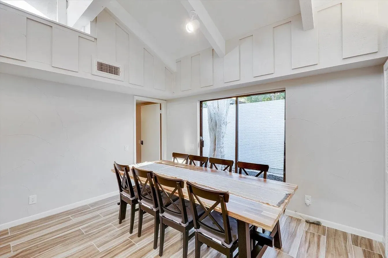 Single Family Residence For Rent in Dallas County , 612 W Northgate Drive, Irving, Texas 75062, 4 Bedroom, 3 Bathroom, 2 Garage spaces, 2,333 Sqft, built in 1970, mls#21384067, Real Estate Agent in Irving, Homes For Rent in Dallas county, Homes For Rent in Irving, Realtor in Irving Texas, Real Estate Brokerage Independent Realty Texas, Luminita Cordes Realtor
