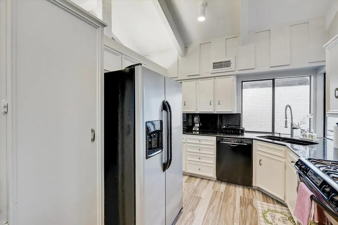 Single Family Residence For Rent in Dallas County , 612 W Northgate Drive, Irving, Texas 75062, 4 Bedroom, 3 Bathroom, 2 Garage spaces, 2,333 Sqft, built in 1970, mls#21384067, Real Estate Agent in Irving, Homes For Rent in Dallas county, Homes For Rent in Irving, Realtor in Irving Texas, Real Estate Brokerage Independent Realty Texas, Luminita Cordes Realtor