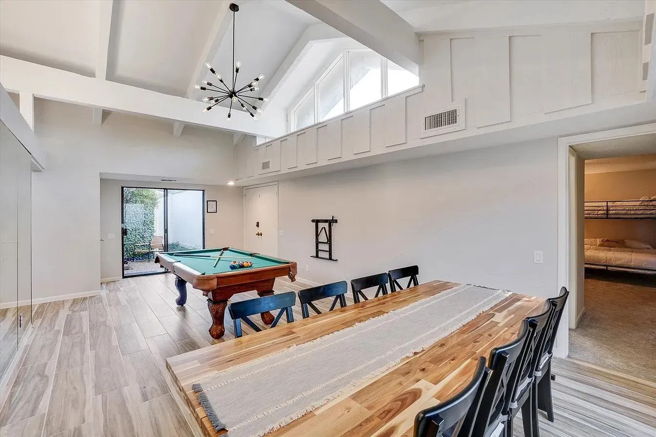 Single Family Residence For Rent in Dallas County , 612 W Northgate Drive, Irving, Texas 75062, 4 Bedroom, 3 Bathroom, 2 Garage spaces, 2,333 Sqft, built in 1970, mls#21384067, Real Estate Agent in Irving, Homes For Rent in Dallas county, Homes For Rent in Irving, Realtor in Irving Texas, Real Estate Brokerage Independent Realty Texas, Luminita Cordes Realtor