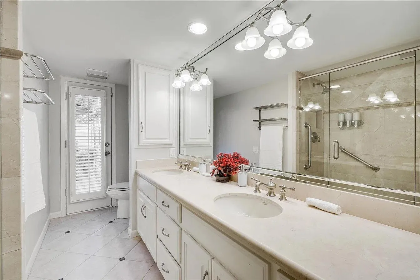 Single Family Residence For Rent in Dallas County , 612 W Northgate Drive, Irving, Texas 75062, 4 Bedroom, 3 Bathroom, 2 Garage spaces, 2,333 Sqft, built in 1970, mls#21384067, Real Estate Agent in Irving, Homes For Rent in Dallas county, Homes For Rent in Irving, Realtor in Irving Texas, Real Estate Brokerage Independent Realty Texas, Luminita Cordes Realtor