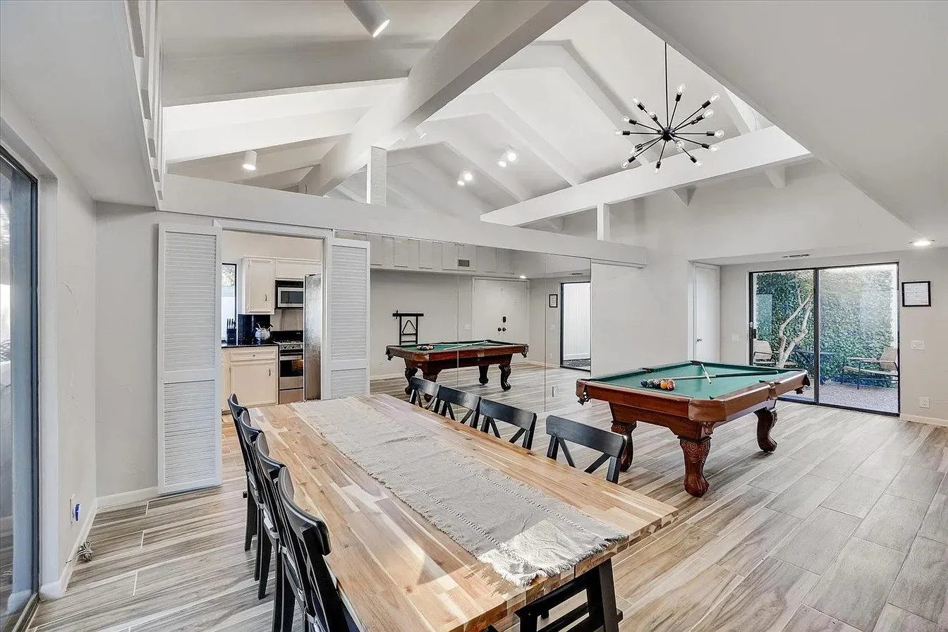 Single Family Residence For Rent in Dallas County , 612 W Northgate Drive, Irving, Texas 75062, 4 Bedroom, 3 Bathroom, 2 Garage spaces, 2,333 Sqft, built in 1970, mls#21384067, Real Estate Agent in Irving, Homes For Rent in Dallas county, Homes For Rent in Irving, Realtor in Irving Texas, Real Estate Brokerage Independent Realty Texas, Luminita Cordes Realtor