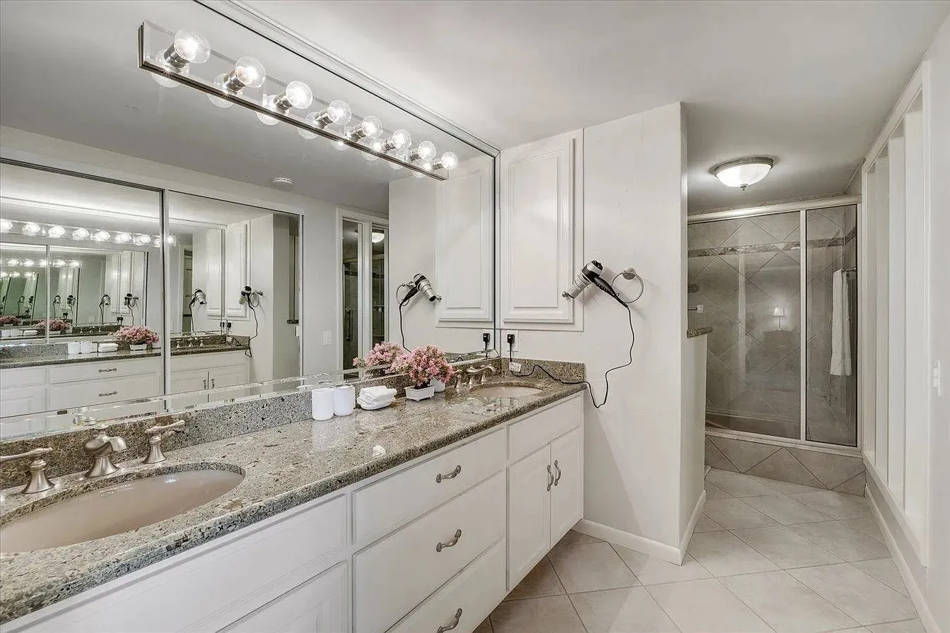 Single Family Residence For Rent in Dallas County , 612 W Northgate Drive, Irving, Texas 75062, 4 Bedroom, 3 Bathroom, 2 Garage spaces, 2,333 Sqft, built in 1970, mls#21384067, Real Estate Agent in Irving, Homes For Rent in Dallas county, Homes For Rent in Irving, Realtor in Irving Texas, Real Estate Brokerage Independent Realty Texas, Luminita Cordes Realtor