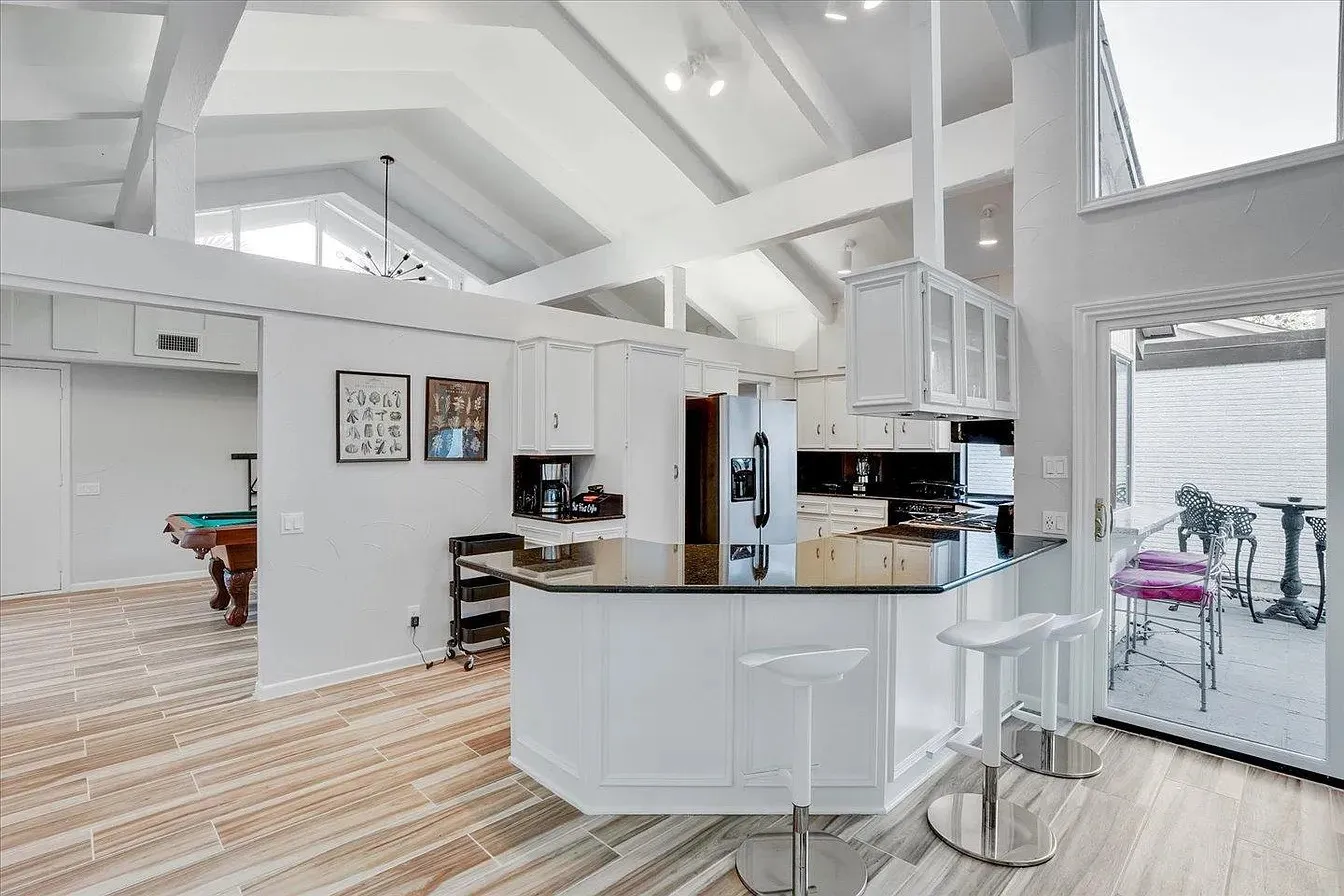Single Family Residence For Rent in Dallas County , 612 W Northgate Drive, Irving, Texas 75062, 4 Bedroom, 3 Bathroom, 2 Garage spaces, 2,333 Sqft, built in 1970, mls#21384067, Real Estate Agent in Irving, Homes For Rent in Dallas county, Homes For Rent in Irving, Realtor in Irving Texas, Real Estate Brokerage Independent Realty Texas, Luminita Cordes Realtor
