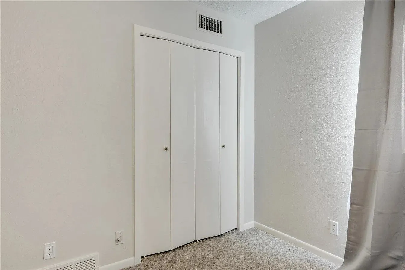 Single Family Residence For Rent in Dallas County , 612 W Northgate Drive, Irving, Texas 75062, 4 Bedroom, 3 Bathroom, 2 Garage spaces, 2,333 Sqft, built in 1970, mls#21384067, Real Estate Agent in Irving, Homes For Rent in Dallas county, Homes For Rent in Irving, Realtor in Irving Texas, Real Estate Brokerage Independent Realty Texas, Luminita Cordes Realtor