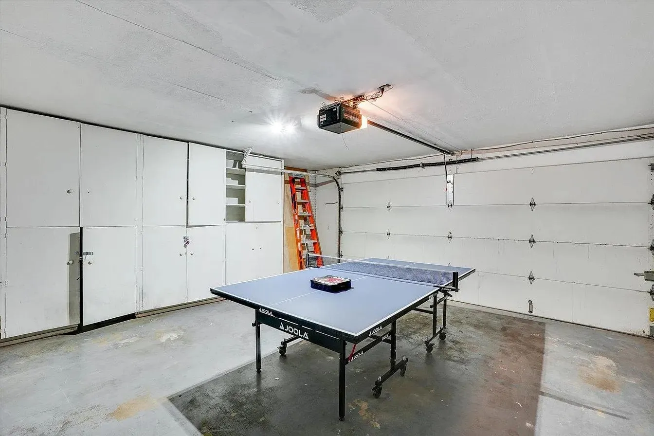 Single Family Residence For Rent in Dallas County , 612 W Northgate Drive, Irving, Texas 75062, 4 Bedroom, 3 Bathroom, 2 Garage spaces, 2,333 Sqft, built in 1970, mls#21384067, Real Estate Agent in Irving, Homes For Rent in Dallas county, Homes For Rent in Irving, Realtor in Irving Texas, Real Estate Brokerage Independent Realty Texas, Luminita Cordes Realtor