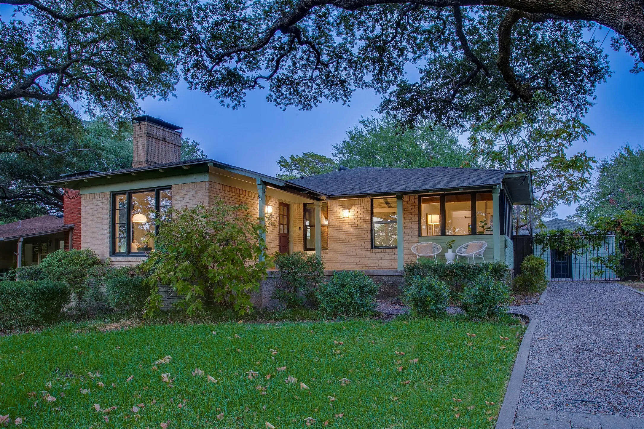 Single Family Residence For Sale in Dallas County , 920 Bison Trail, Dallas, Texas 75208, 3 Bedroom, 3 Bathroom, Garage spaces, 1,733 Sqft, built in 1950, mls#21384984, Real Estate Agent in Dallas, Homes For Sale in Dallas county, Homes For Sale in Dallas, Realtor in Dallas Texas, Real Estate Brokerage Independent Realty Texas, Luminita Cordes Realtor