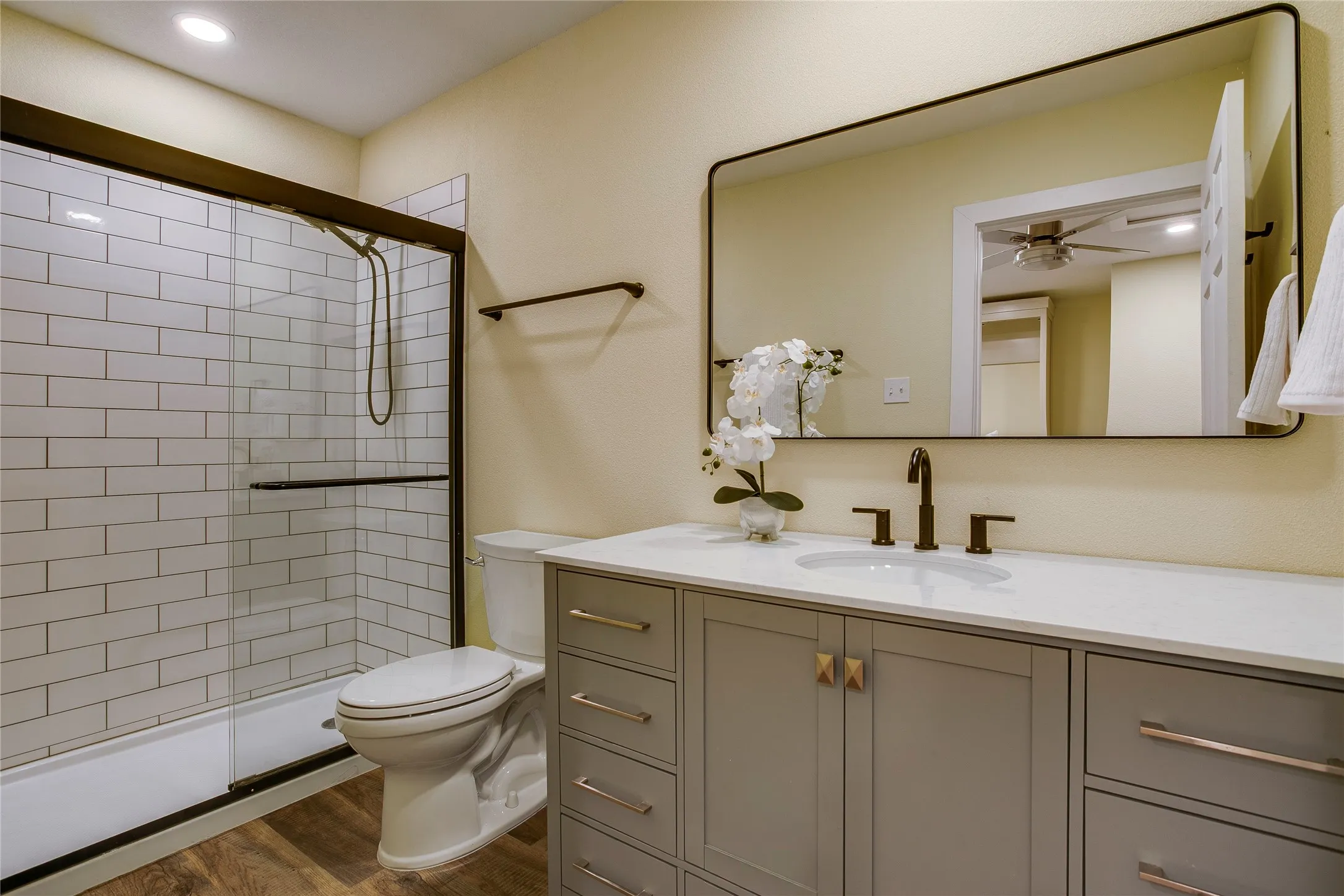 Single Family Residence For Sale in Dallas County , 920 Bison Trail, Dallas, Texas 75208, 3 Bedroom, 3 Bathroom, Garage spaces, 1,733 Sqft, built in 1950, mls#21384984, Real Estate Agent in Dallas, Homes For Sale in Dallas county, Homes For Sale in Dallas, Realtor in Dallas Texas, Real Estate Brokerage Independent Realty Texas, Luminita Cordes Realtor