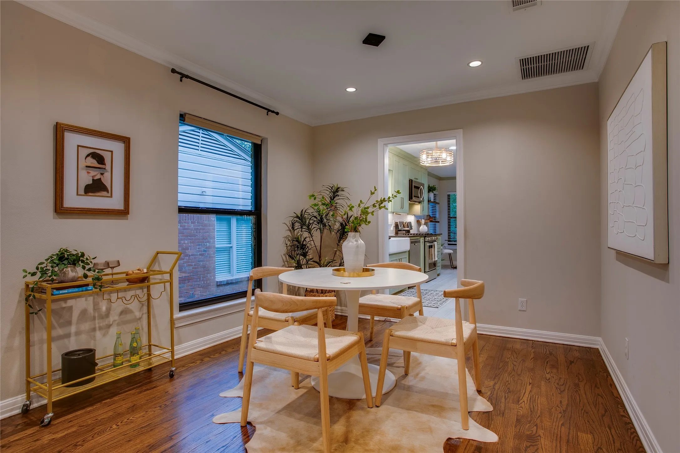 Single Family Residence For Sale in Dallas County , 920 Bison Trail, Dallas, Texas 75208, 3 Bedroom, 3 Bathroom, Garage spaces, 1,733 Sqft, built in 1950, mls#21384984, Real Estate Agent in Dallas, Homes For Sale in Dallas county, Homes For Sale in Dallas, Realtor in Dallas Texas, Real Estate Brokerage Independent Realty Texas, Luminita Cordes Realtor