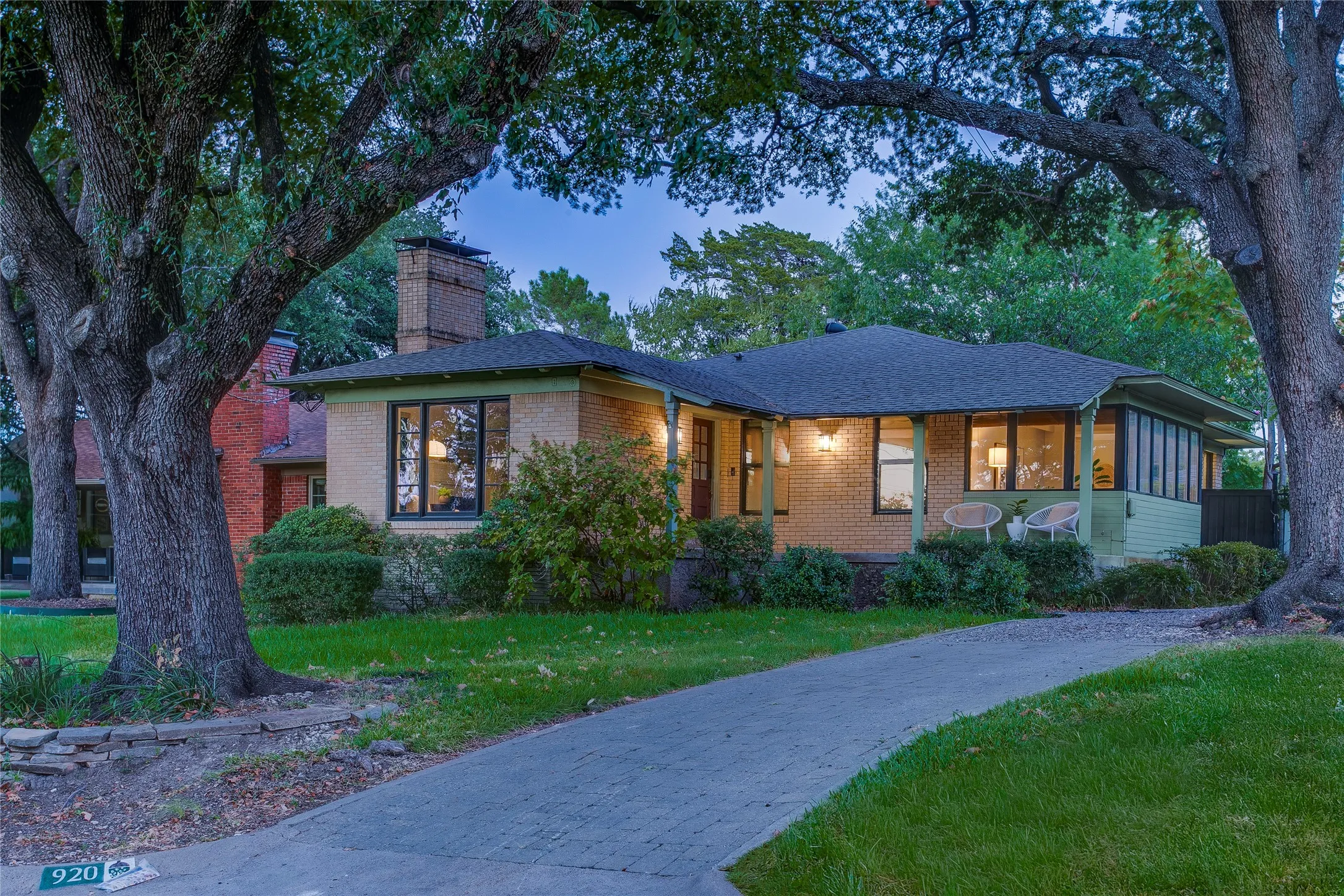 Single Family Residence For Sale in Dallas County , 920 Bison Trail, Dallas, Texas 75208, 3 Bedroom, 3 Bathroom, Garage spaces, 1,733 Sqft, built in 1950, mls#21384984, Real Estate Agent in Dallas, Homes For Sale in Dallas county, Homes For Sale in Dallas, Realtor in Dallas Texas, Real Estate Brokerage Independent Realty Texas, Luminita Cordes Realtor