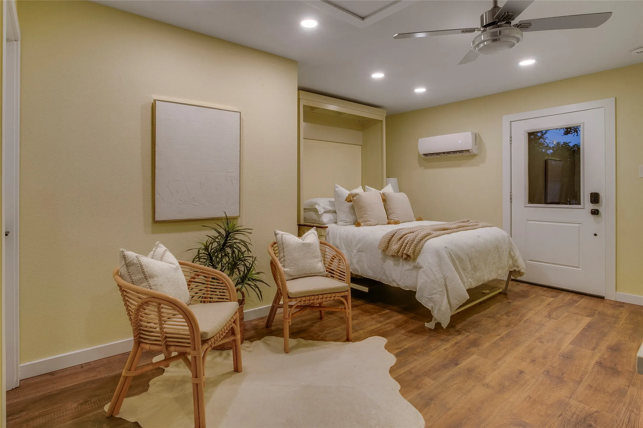 Single Family Residence For Sale in Dallas County , 920 Bison Trail, Dallas, Texas 75208, 3 Bedroom, 3 Bathroom, Garage spaces, 1,733 Sqft, built in 1950, mls#21384984, Real Estate Agent in Dallas, Homes For Sale in Dallas county, Homes For Sale in Dallas, Realtor in Dallas Texas, Real Estate Brokerage Independent Realty Texas, Luminita Cordes Realtor