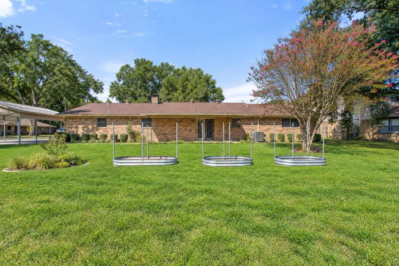 Single Family Residence For Sale in Henderson County , 416 Azalea Street, Chandler, Texas 75758, 3 Bedroom, 2 Bathroom, 2 Garage spaces, 1,866 Sqft, built in 1976, mls#21385855, Real Estate Agent in Chandler, Homes For Sale in Henderson county, Homes For Sale in Chandler, Realtor in Chandler Texas, Real Estate Brokerage Independent Realty Texas, Luminita Cordes Realtor