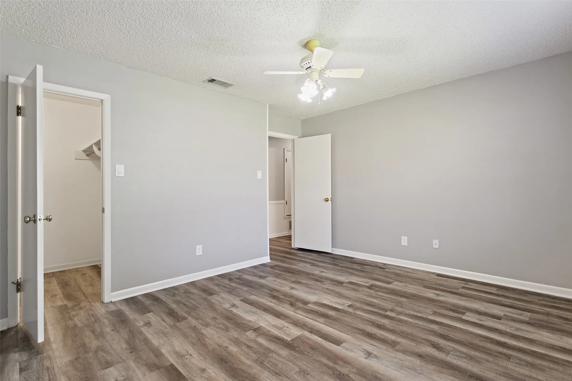 Single Family Residence For Sale in Henderson County , 416 Azalea Street, Chandler, Texas 75758, 3 Bedroom, 2 Bathroom, 2 Garage spaces, 1,866 Sqft, built in 1976, mls#21385855, Real Estate Agent in Chandler, Homes For Sale in Henderson county, Homes For Sale in Chandler, Realtor in Chandler Texas, Real Estate Brokerage Independent Realty Texas, Luminita Cordes Realtor