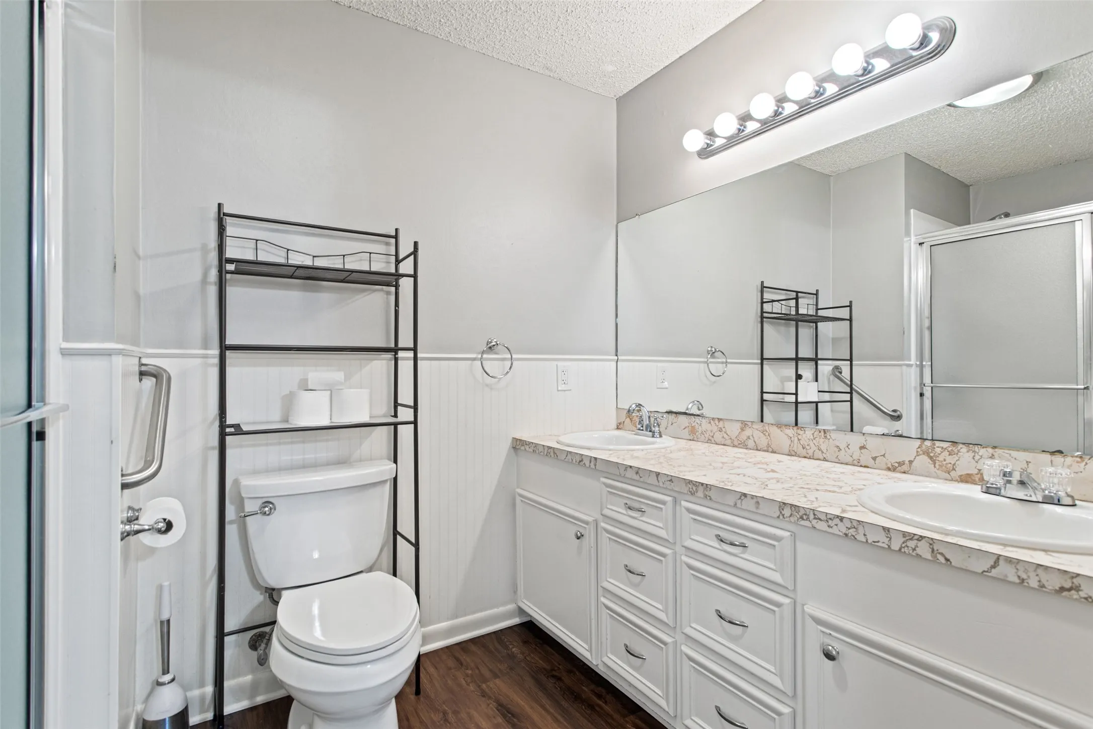 Single Family Residence For Sale in Henderson County , 416 Azalea Street, Chandler, Texas 75758, 3 Bedroom, 2 Bathroom, 2 Garage spaces, 1,866 Sqft, built in 1976, mls#21385855, Real Estate Agent in Chandler, Homes For Sale in Henderson county, Homes For Sale in Chandler, Realtor in Chandler Texas, Real Estate Brokerage Independent Realty Texas, Luminita Cordes Realtor