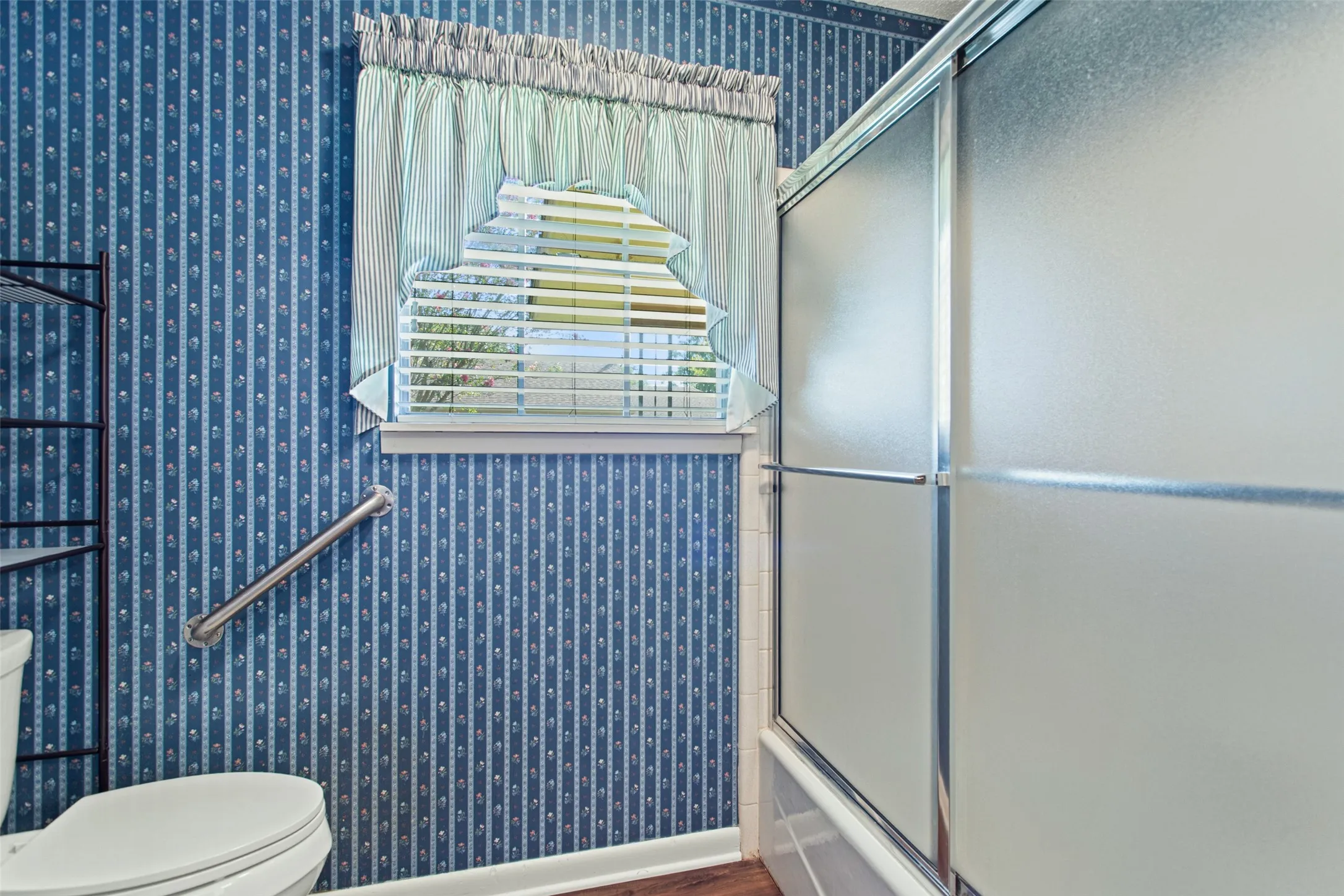 Single Family Residence For Sale in Henderson County , 416 Azalea Street, Chandler, Texas 75758, 3 Bedroom, 2 Bathroom, 2 Garage spaces, 1,866 Sqft, built in 1976, mls#21385855, Real Estate Agent in Chandler, Homes For Sale in Henderson county, Homes For Sale in Chandler, Realtor in Chandler Texas, Real Estate Brokerage Independent Realty Texas, Luminita Cordes Realtor
