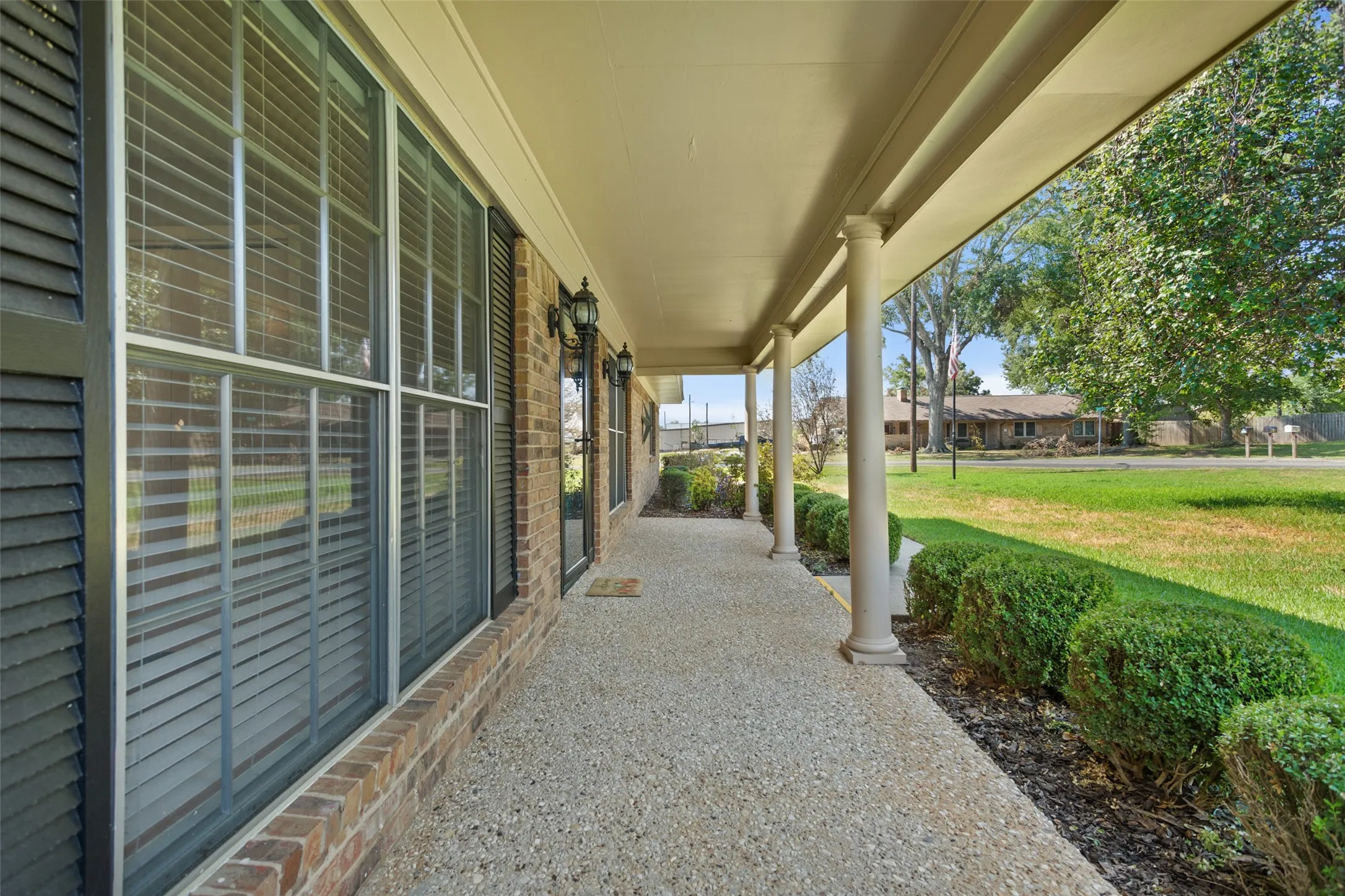 Single Family Residence For Sale in Henderson County , 416 Azalea Street, Chandler, Texas 75758, 3 Bedroom, 2 Bathroom, 2 Garage spaces, 1,866 Sqft, built in 1976, mls#21385855, Real Estate Agent in Chandler, Homes For Sale in Henderson county, Homes For Sale in Chandler, Realtor in Chandler Texas, Real Estate Brokerage Independent Realty Texas, Luminita Cordes Realtor